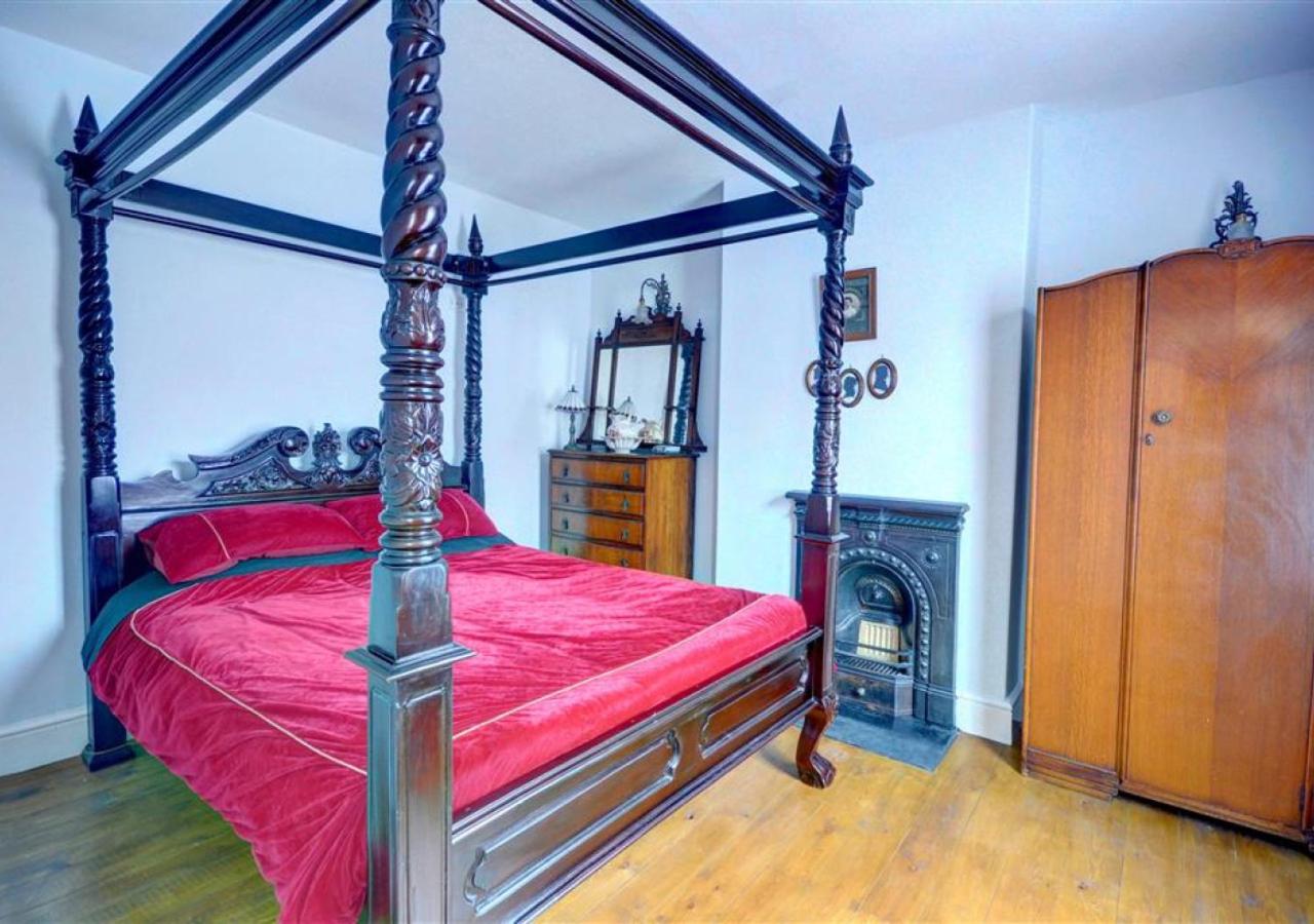 3 Bed in Whitby oc-w023