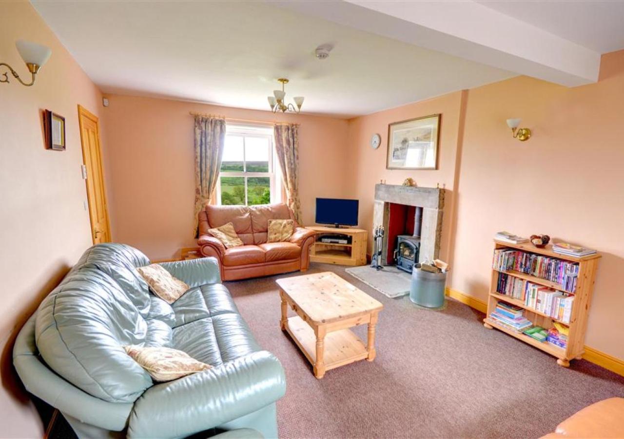 4 Bed in Whitby oc-wa965 view 2