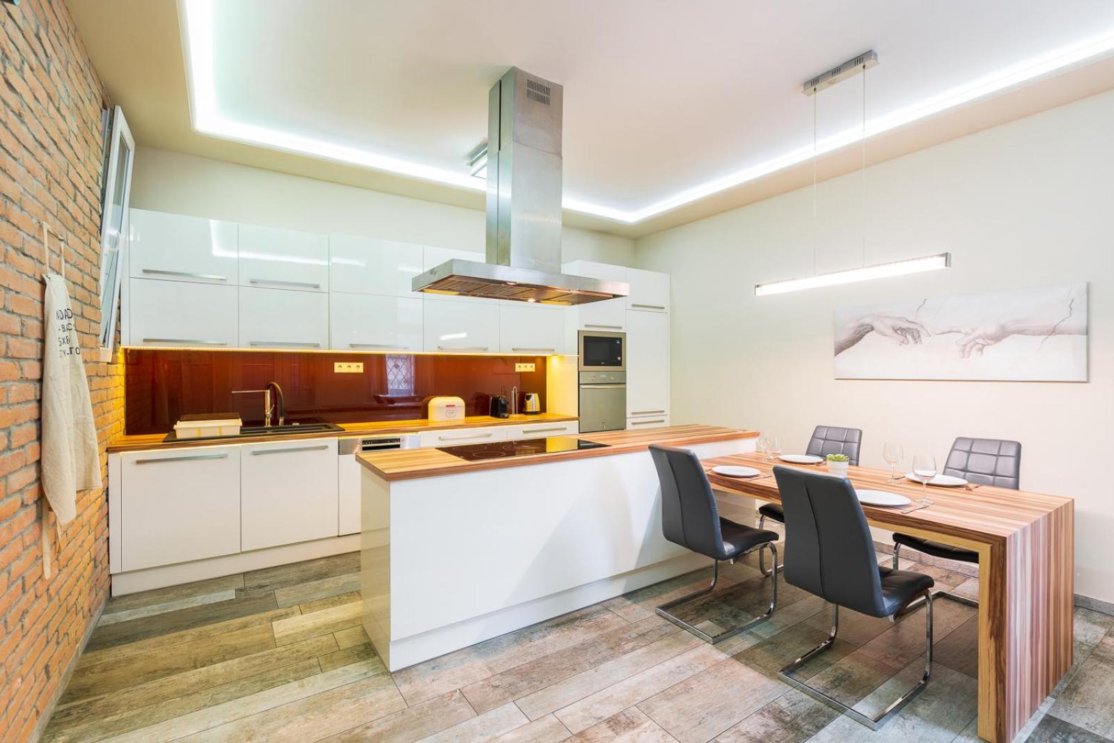 Vibrant and spacious downtown Budapest flat view 2
