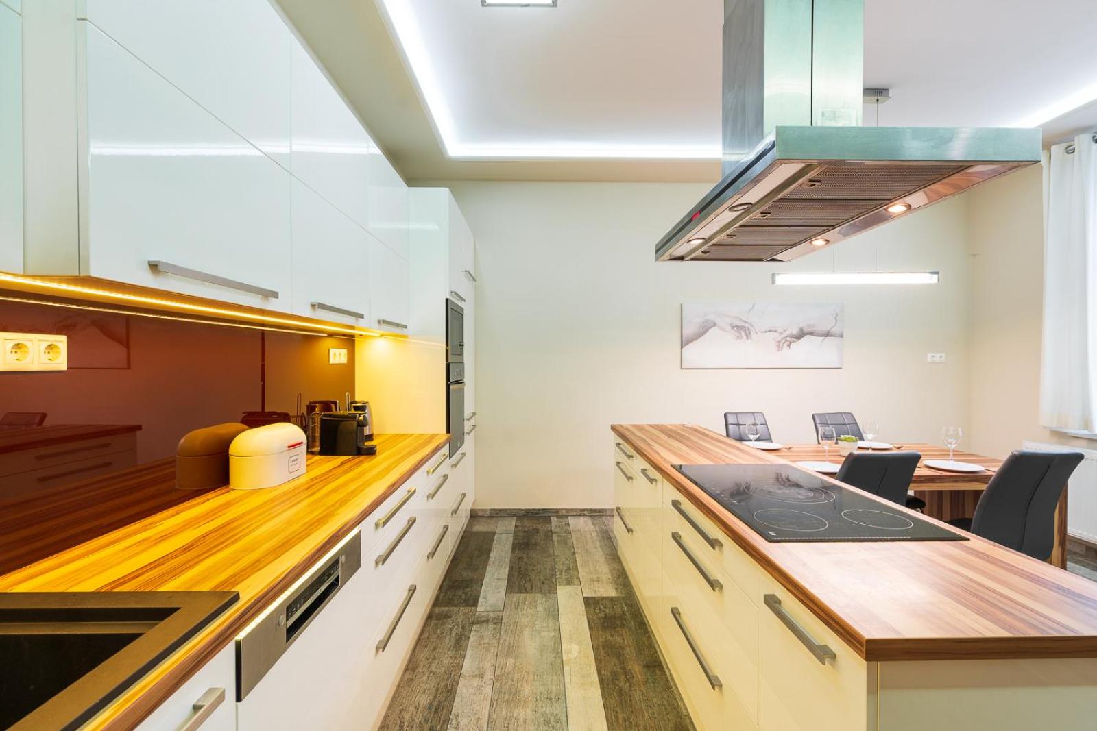 Vibrant and spacious downtown Budapest flat view 4