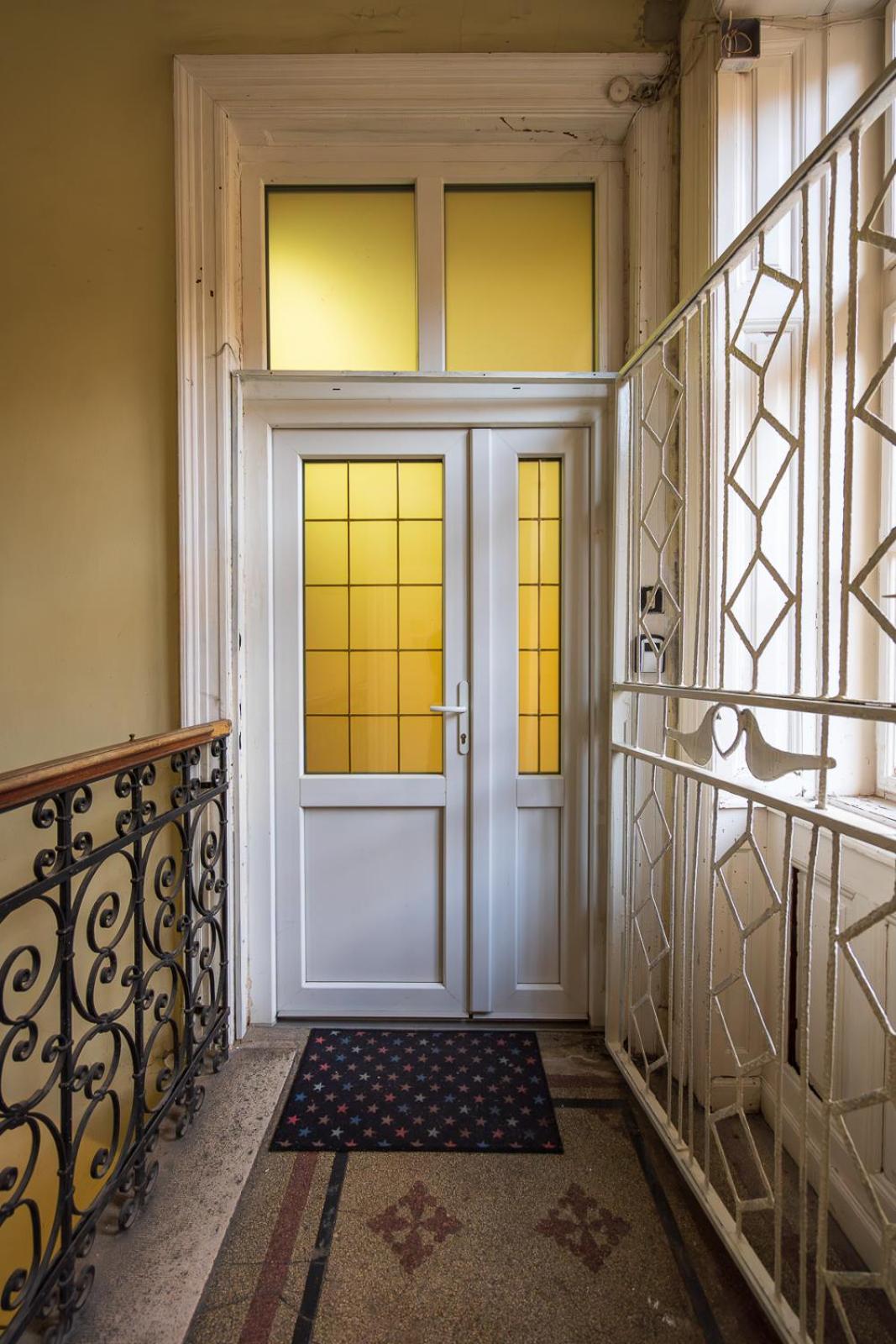 Vibrant and spacious downtown Budapest flat view 5