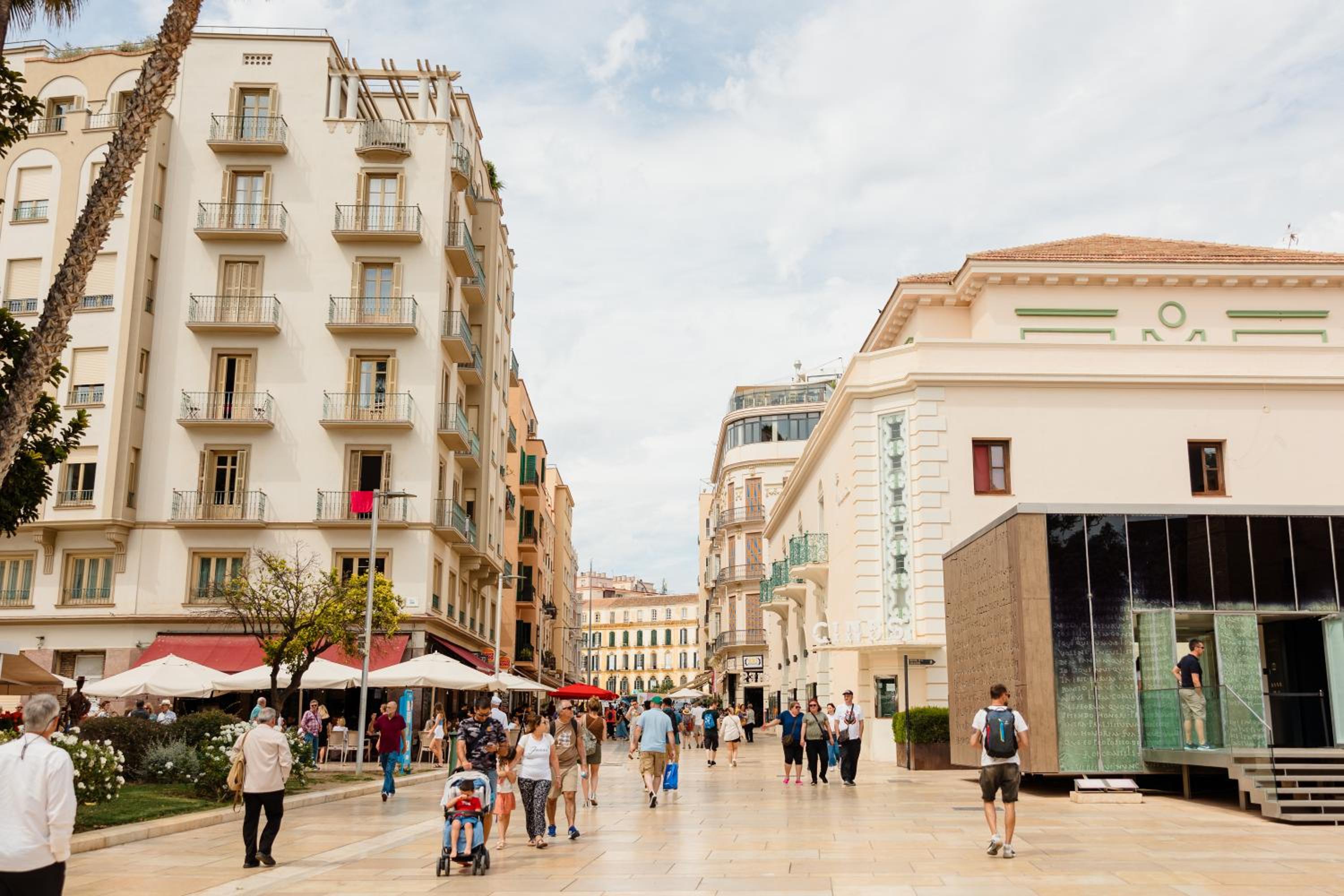 In the historic center of Malaga, very close to the beach and the AVE train station