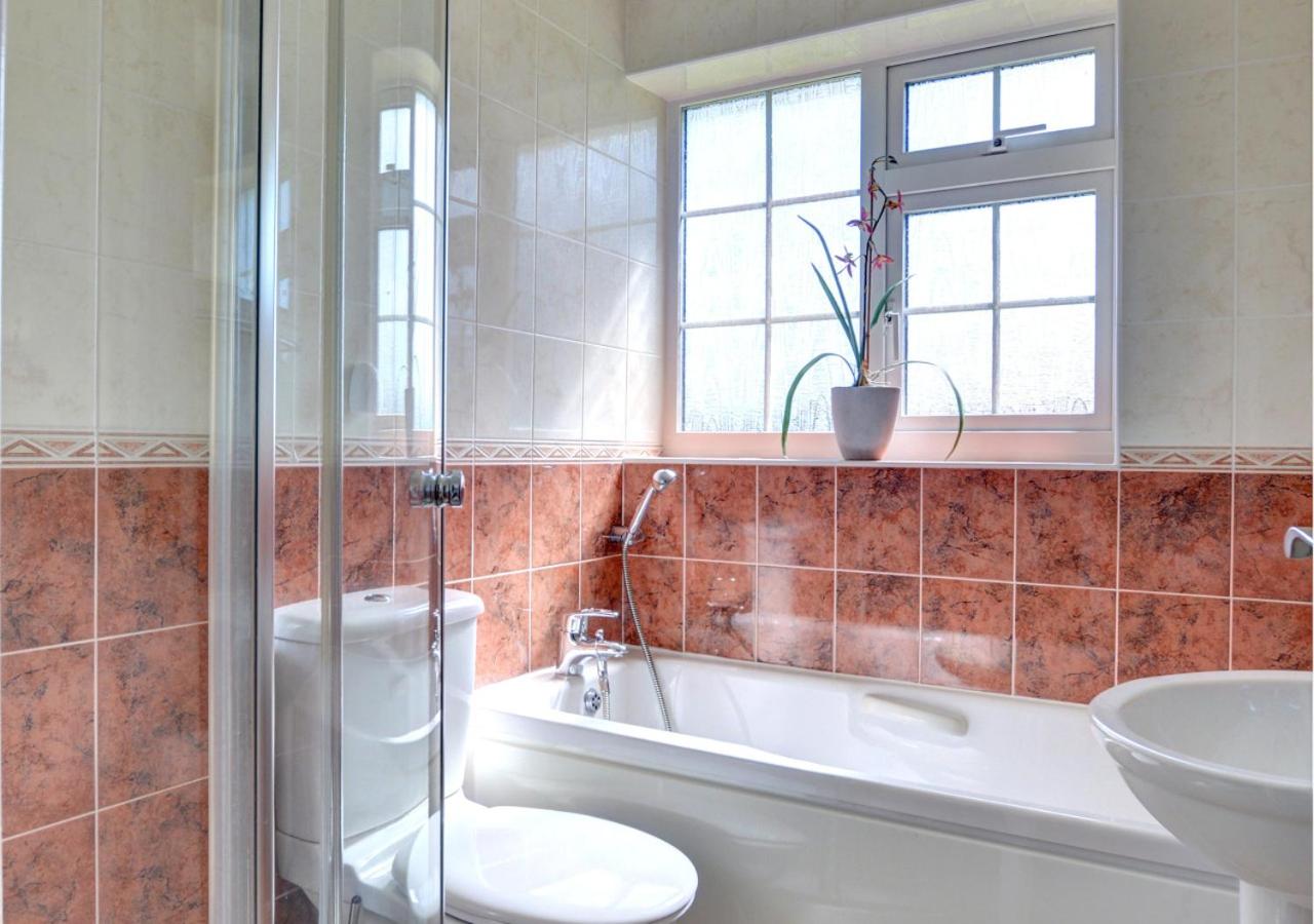 2 Bed in Whitby oc-w104
