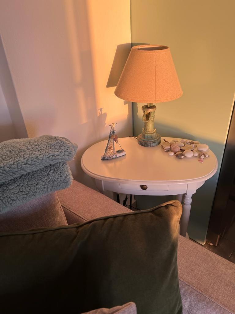 White SideSea View Apartment