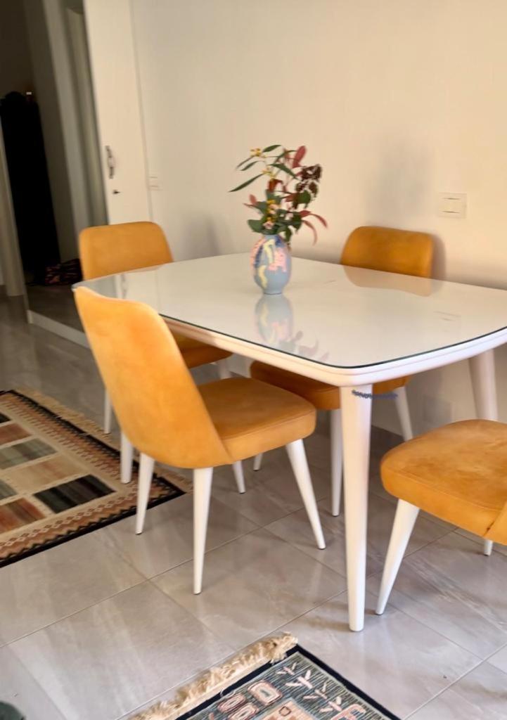 White SideSea View Apartment