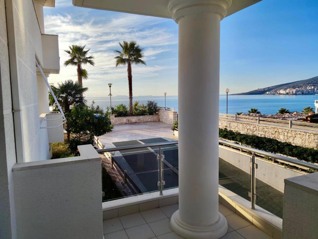 White SideSea View Apartment