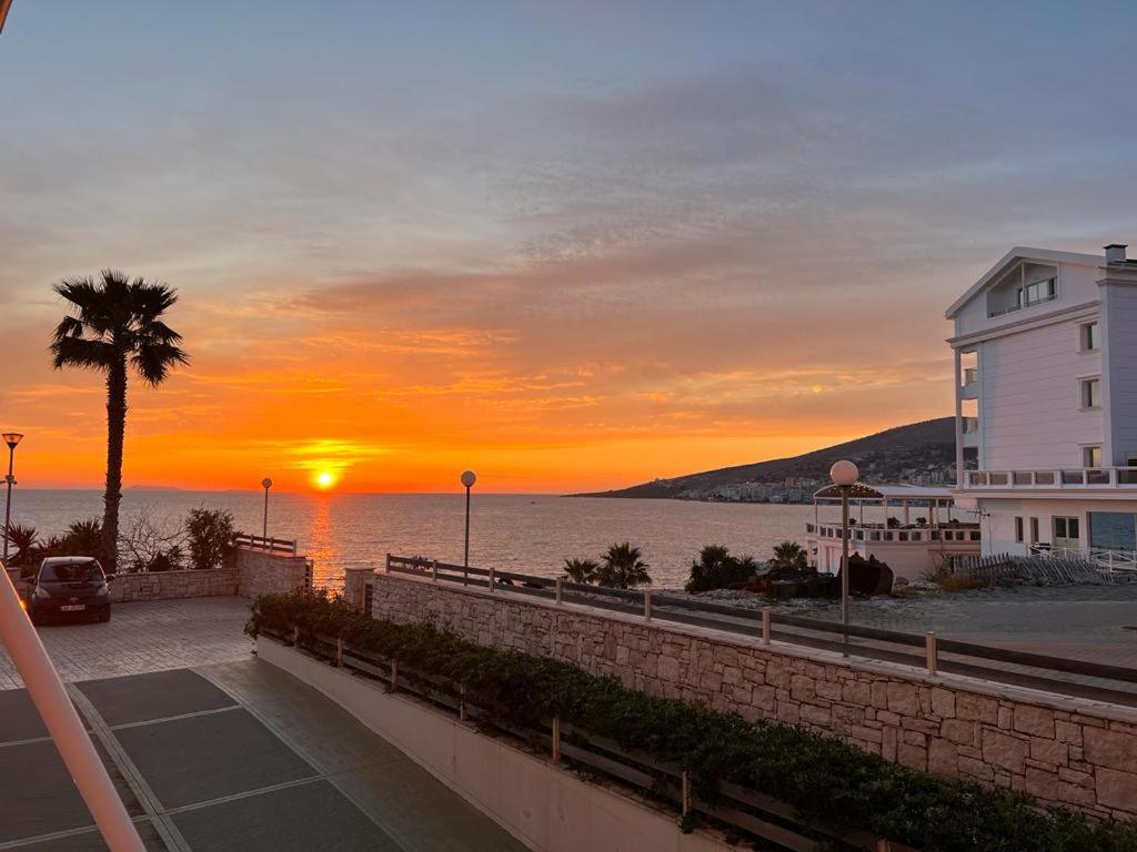 White SideSea View Apartment