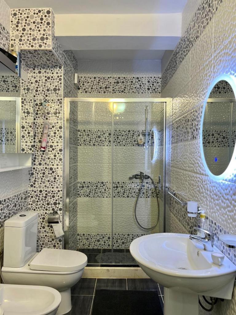 White SideSea View Apartment