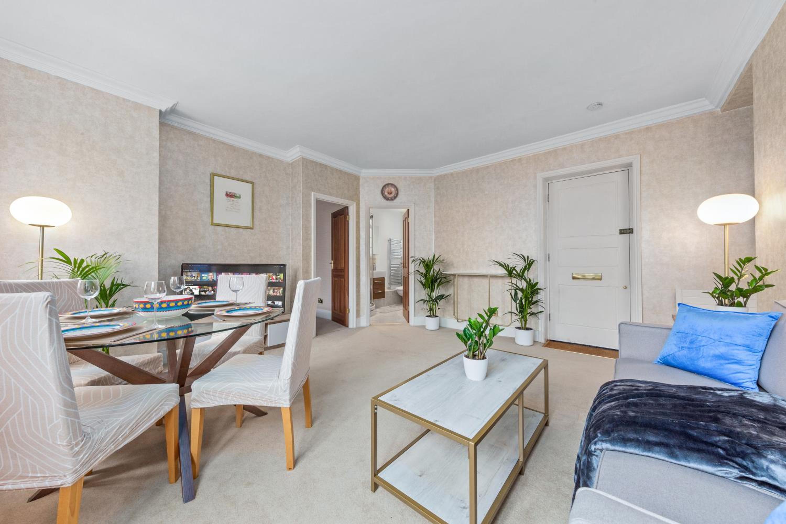 The Mayfair Large Snug view 5
