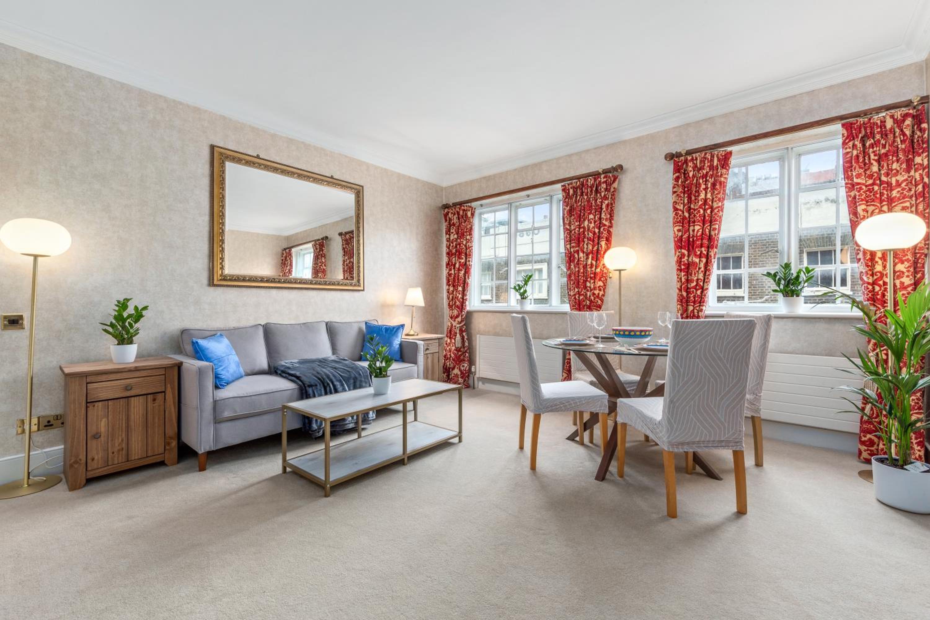 The Mayfair Large Snug view 4