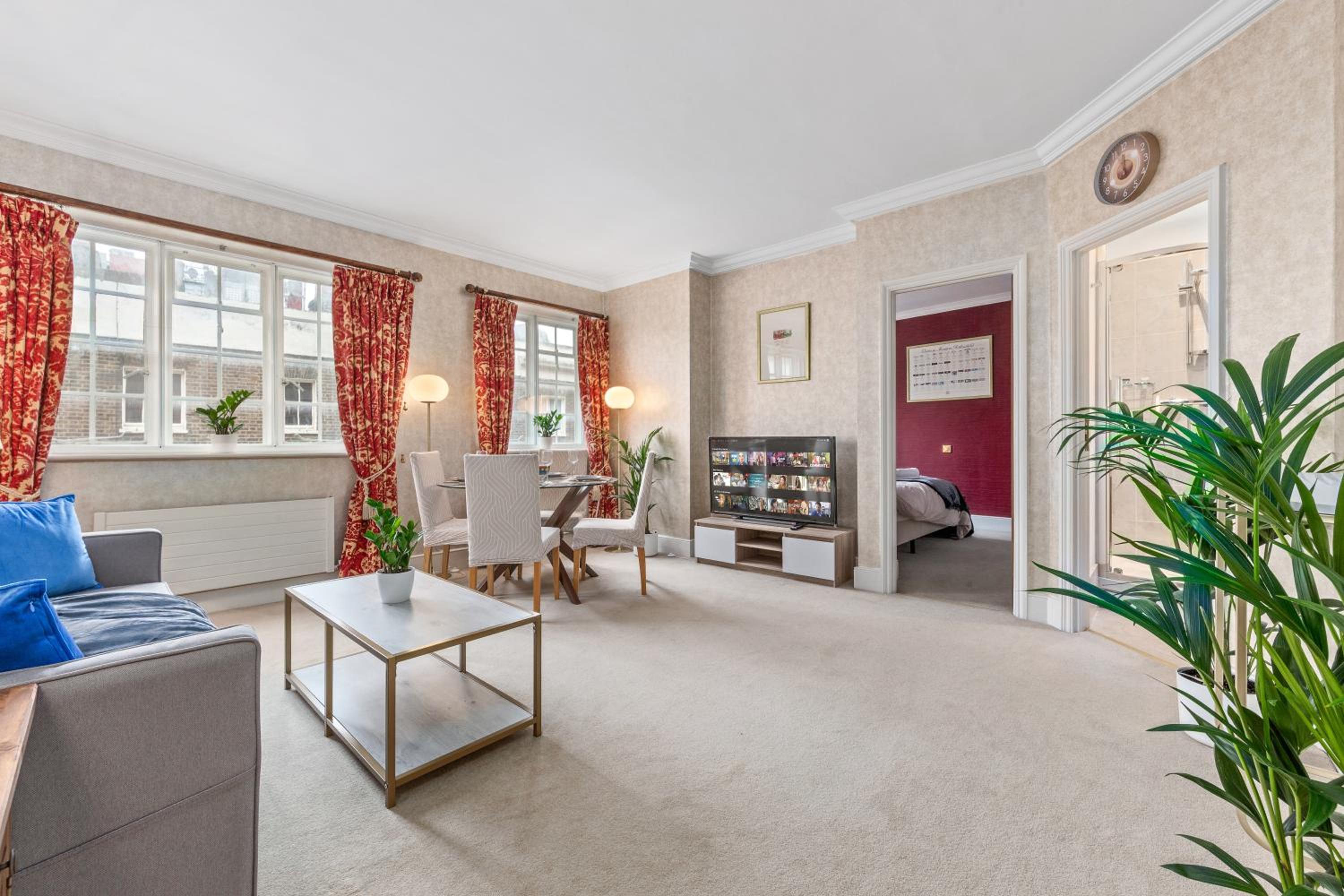 The Mayfair Large Snug view 3