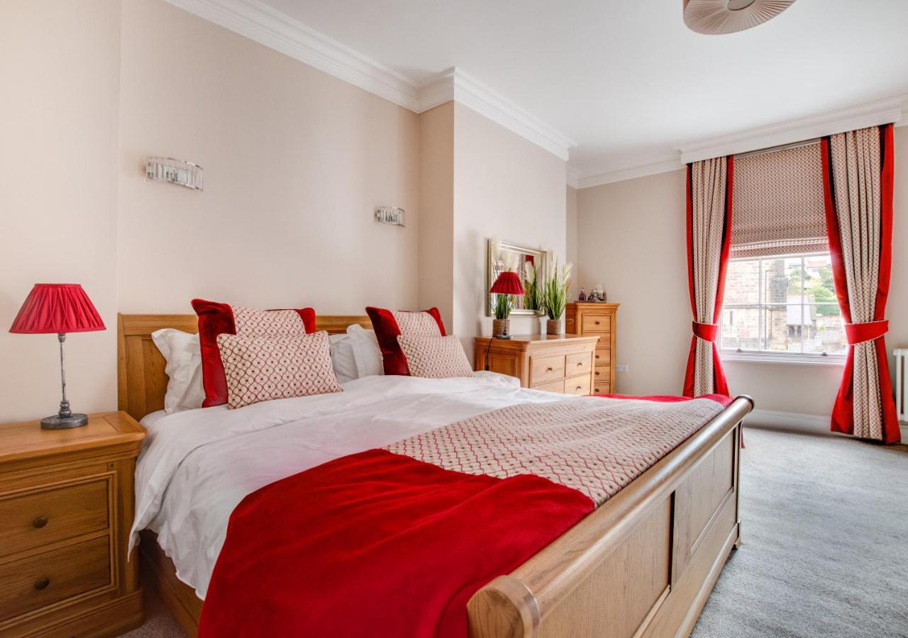 4 Bed in Whitby oc-w461