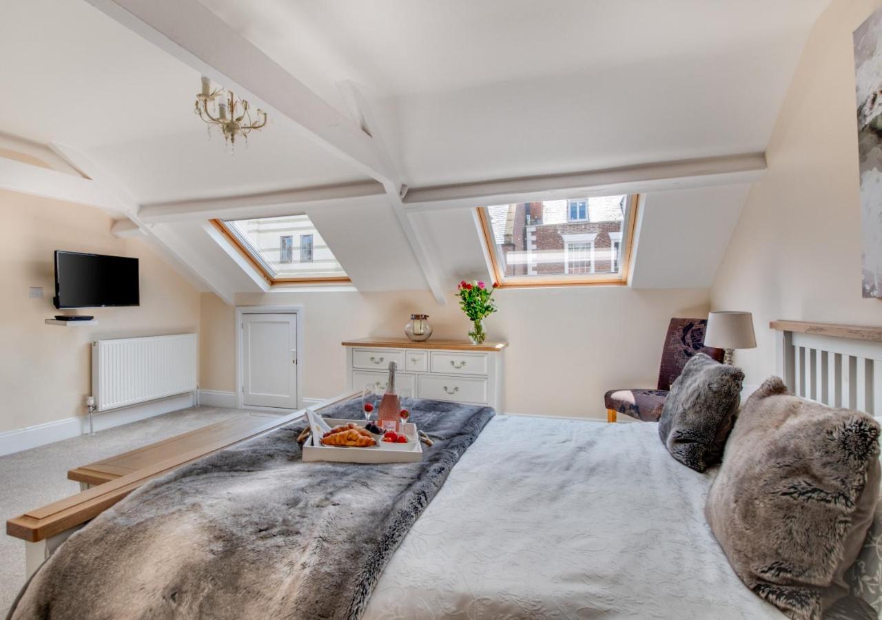 4 Bed in Whitby oc-w461