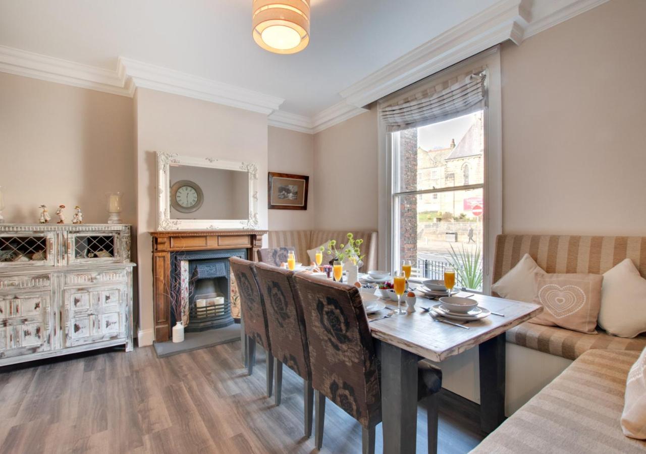 4 Bed in Whitby oc-w461