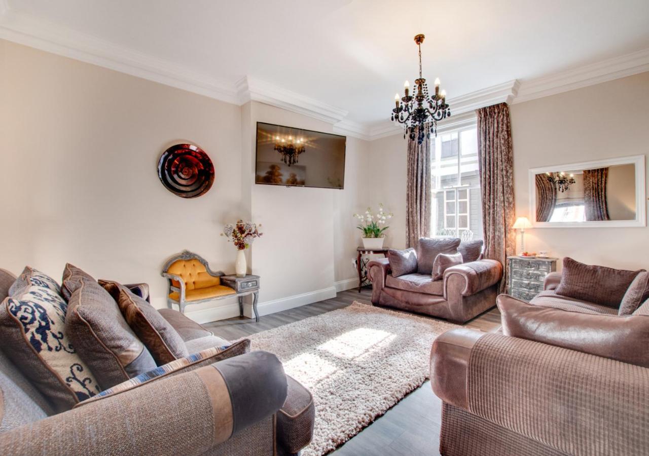 4 Bed in Whitby oc-w461