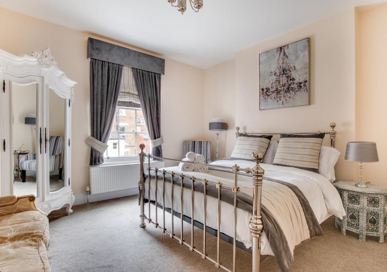 4 Bed in Whitby oc-w461