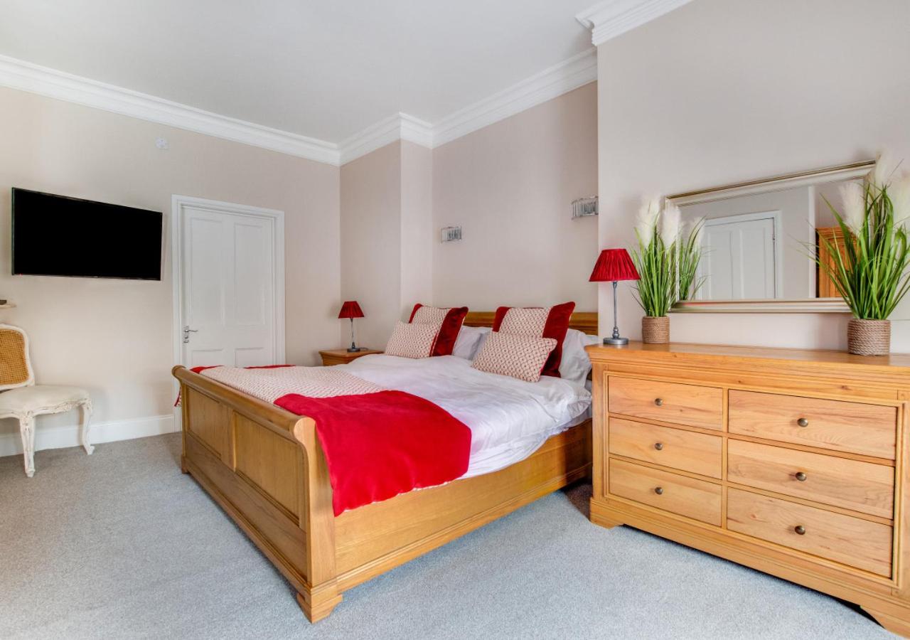 4 Bed in Whitby oc-w461