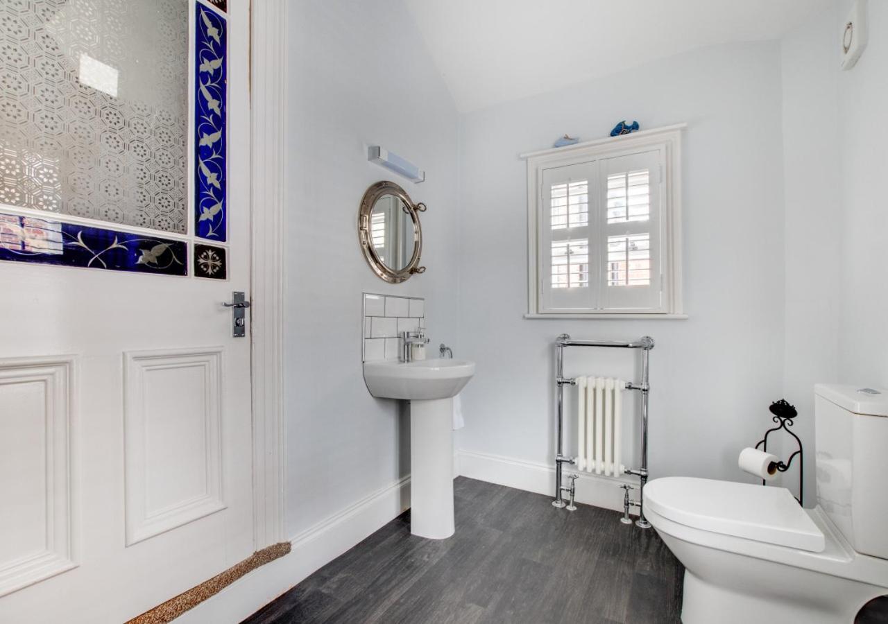 4 Bed in Whitby oc-w461