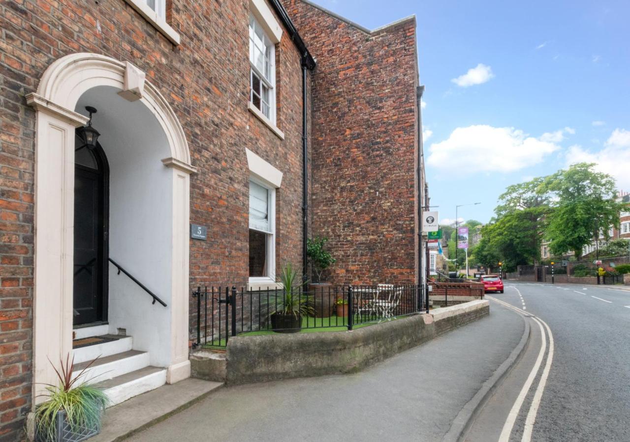 4 Bed in Whitby oc-w461