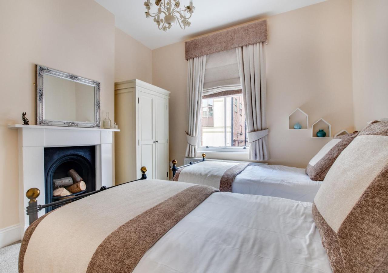 4 Bed in Whitby oc-w461