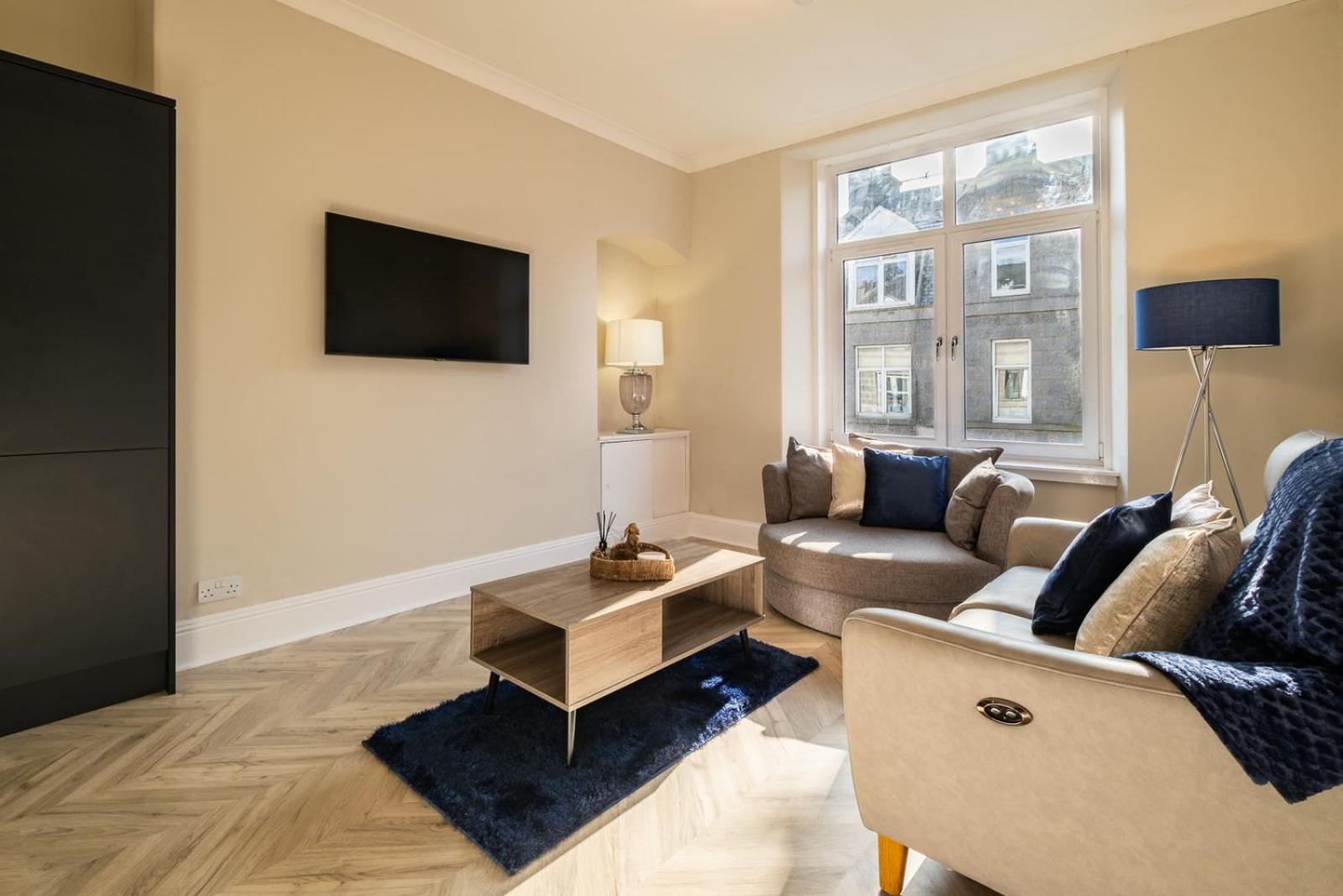 Modern City Stay - SJA Stays - 2 Bed Apartment view 2