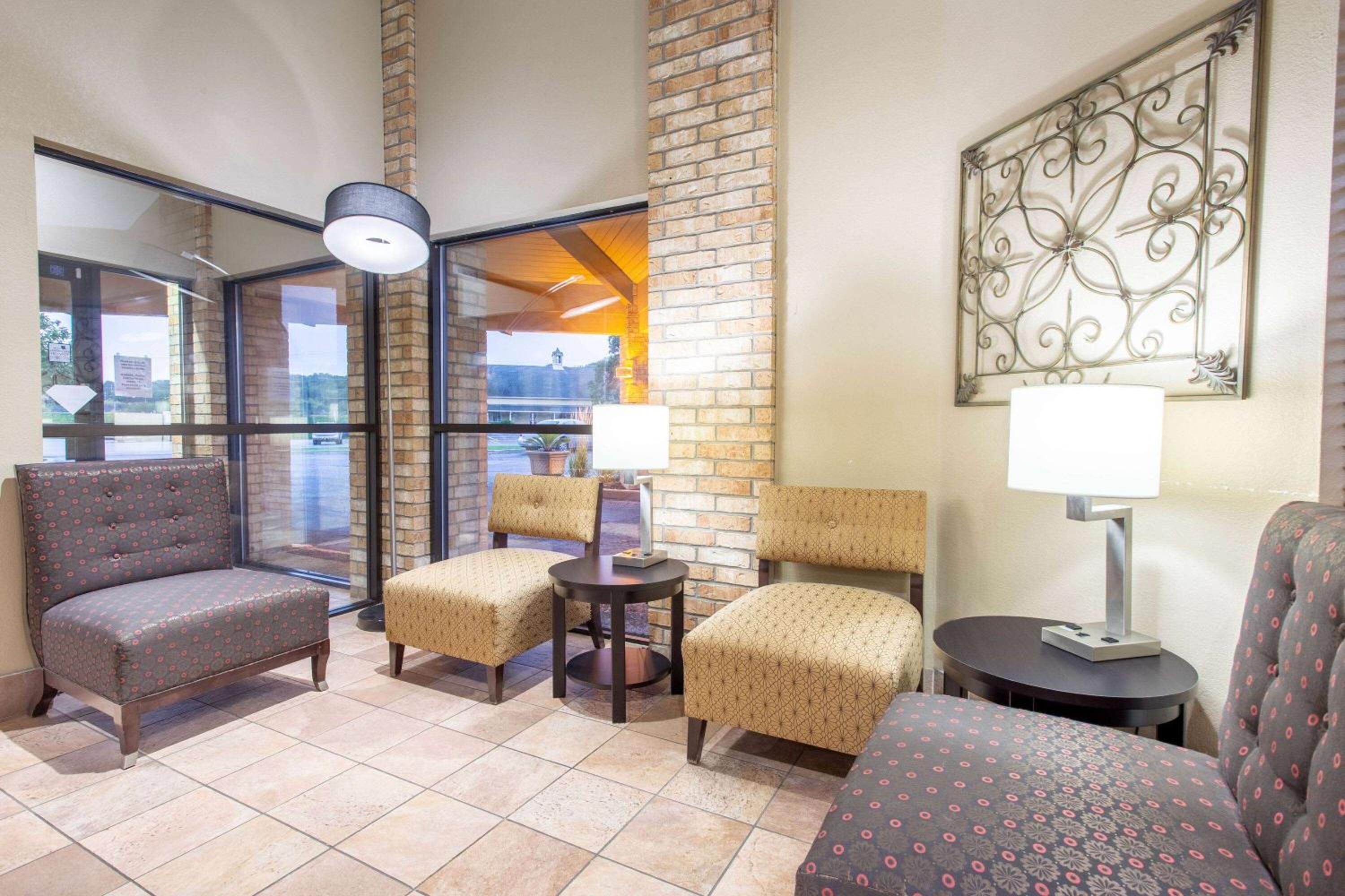 AmericInn and Suites by Wyndham Delafield-Waukesha-Milwaukee - Property Image 22