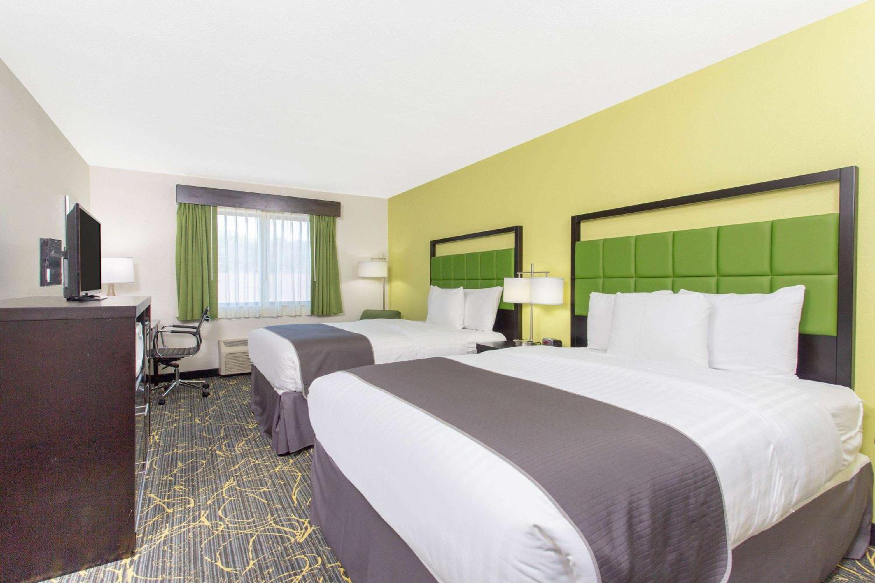 AmericInn and Suites by Wyndham Delafield-Waukesha-Milwaukee - Property Image 11