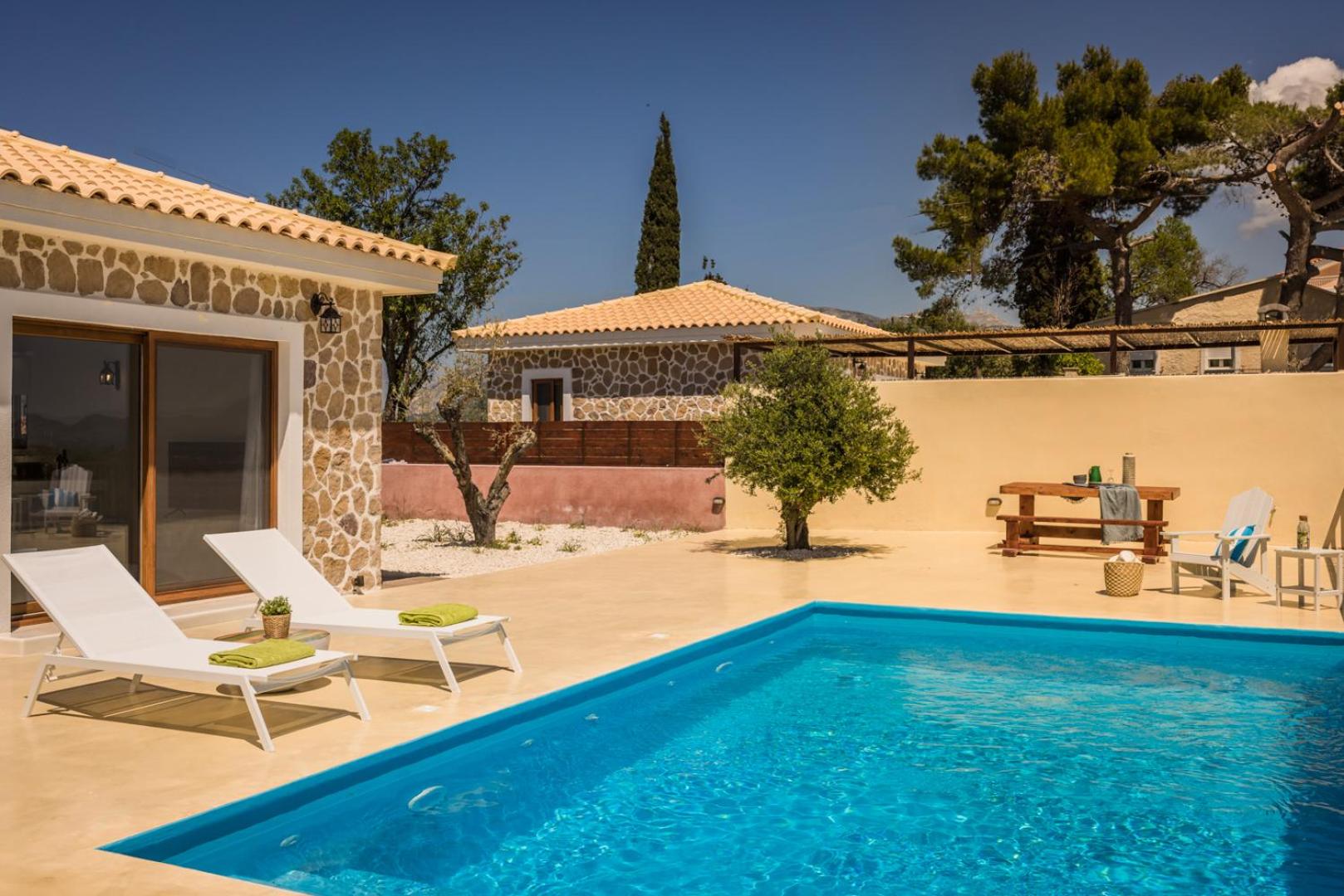 Akrolithos Villas