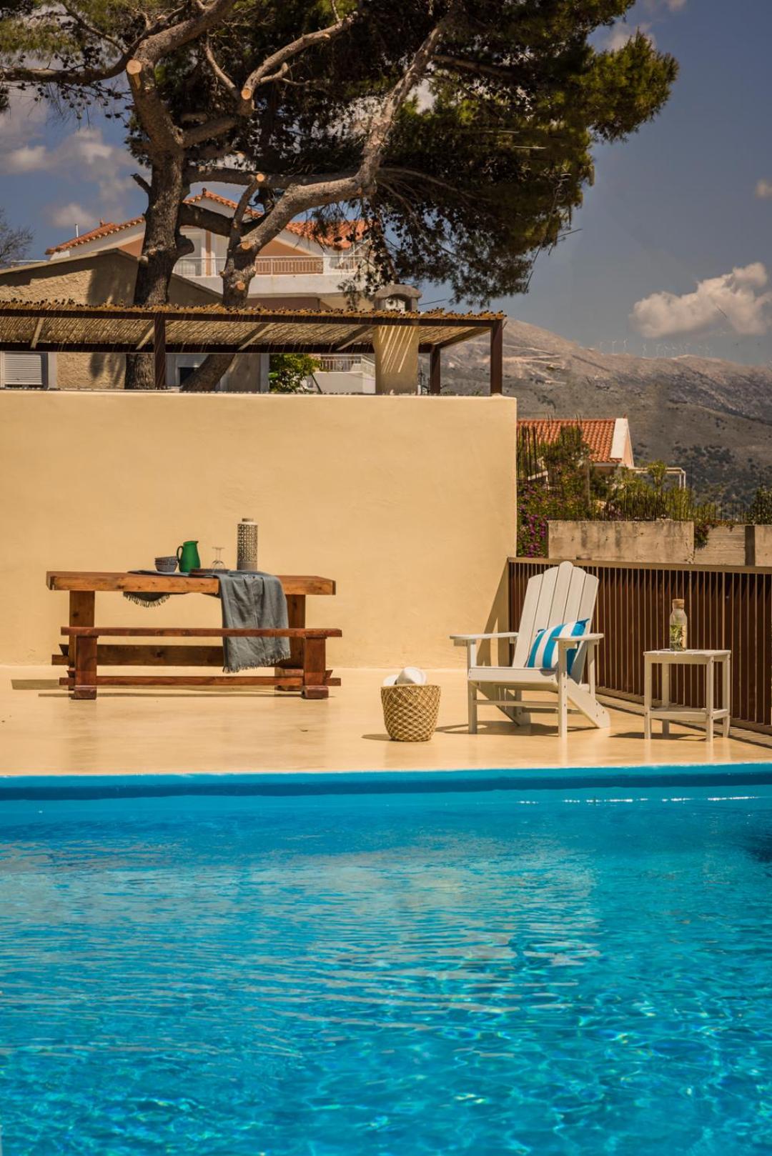 Akrolithos Villas