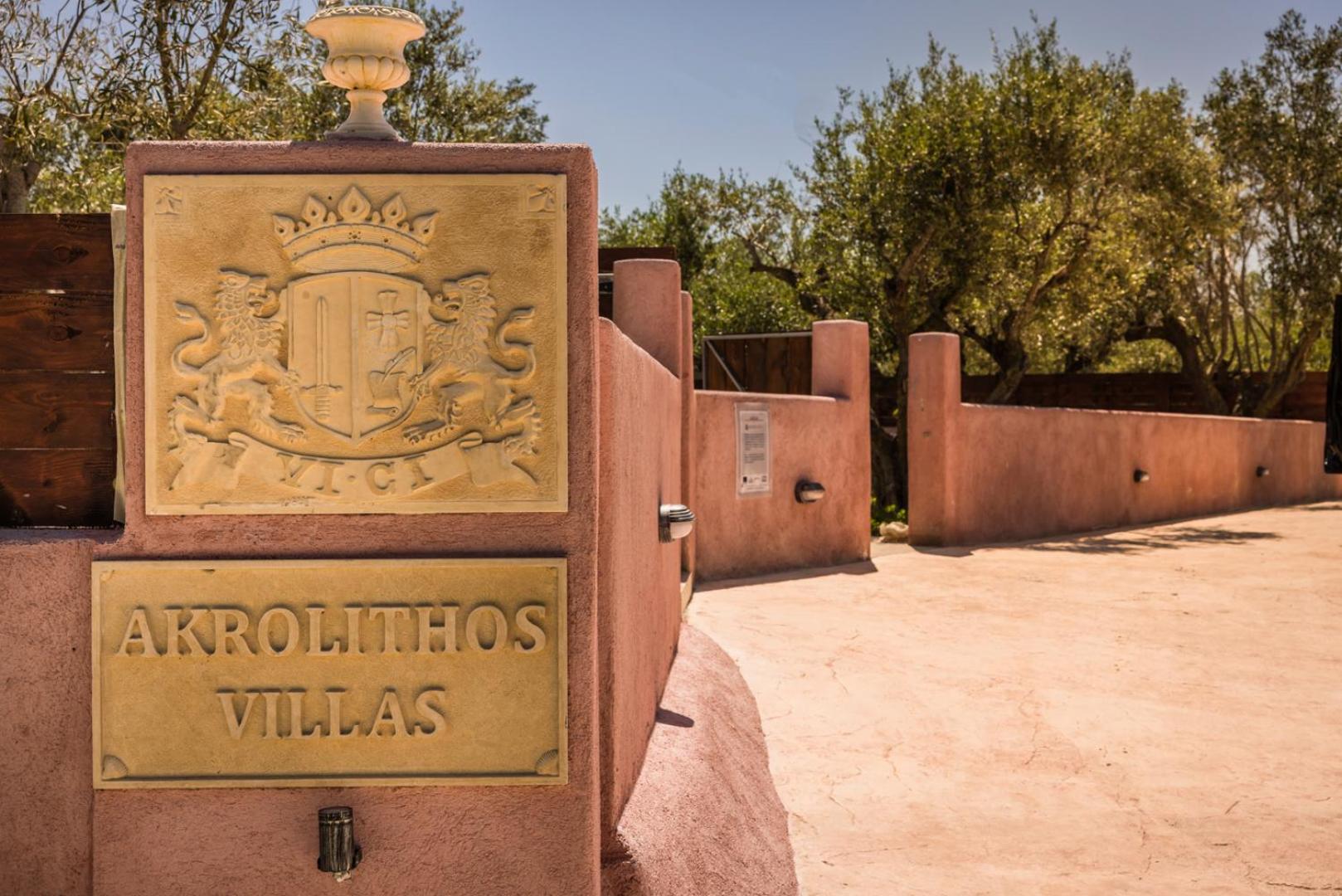 Akrolithos Villas