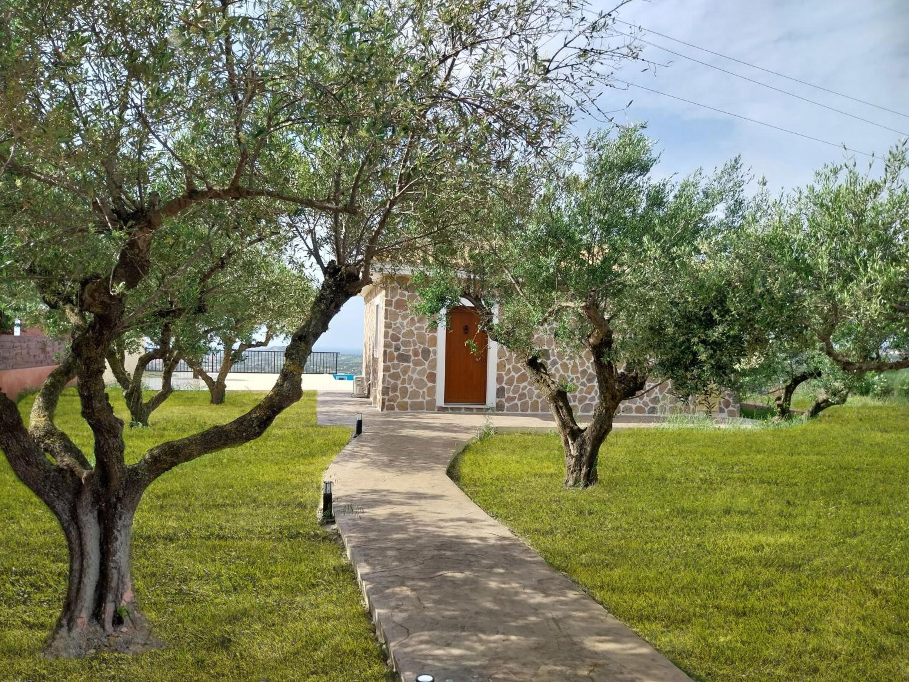 Akrolithos Villas