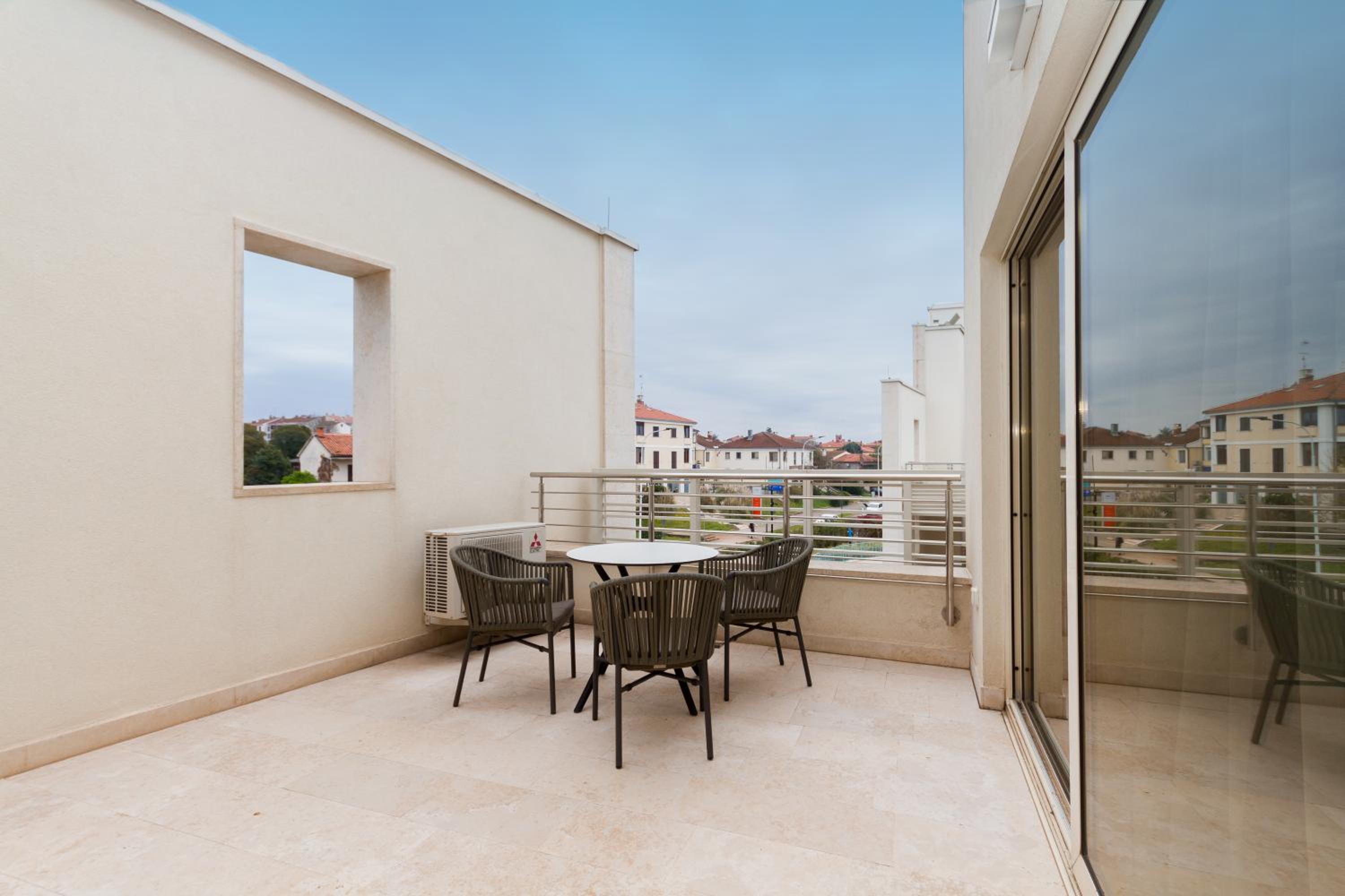 Garden Palace - Apartment Sembid with Terrace