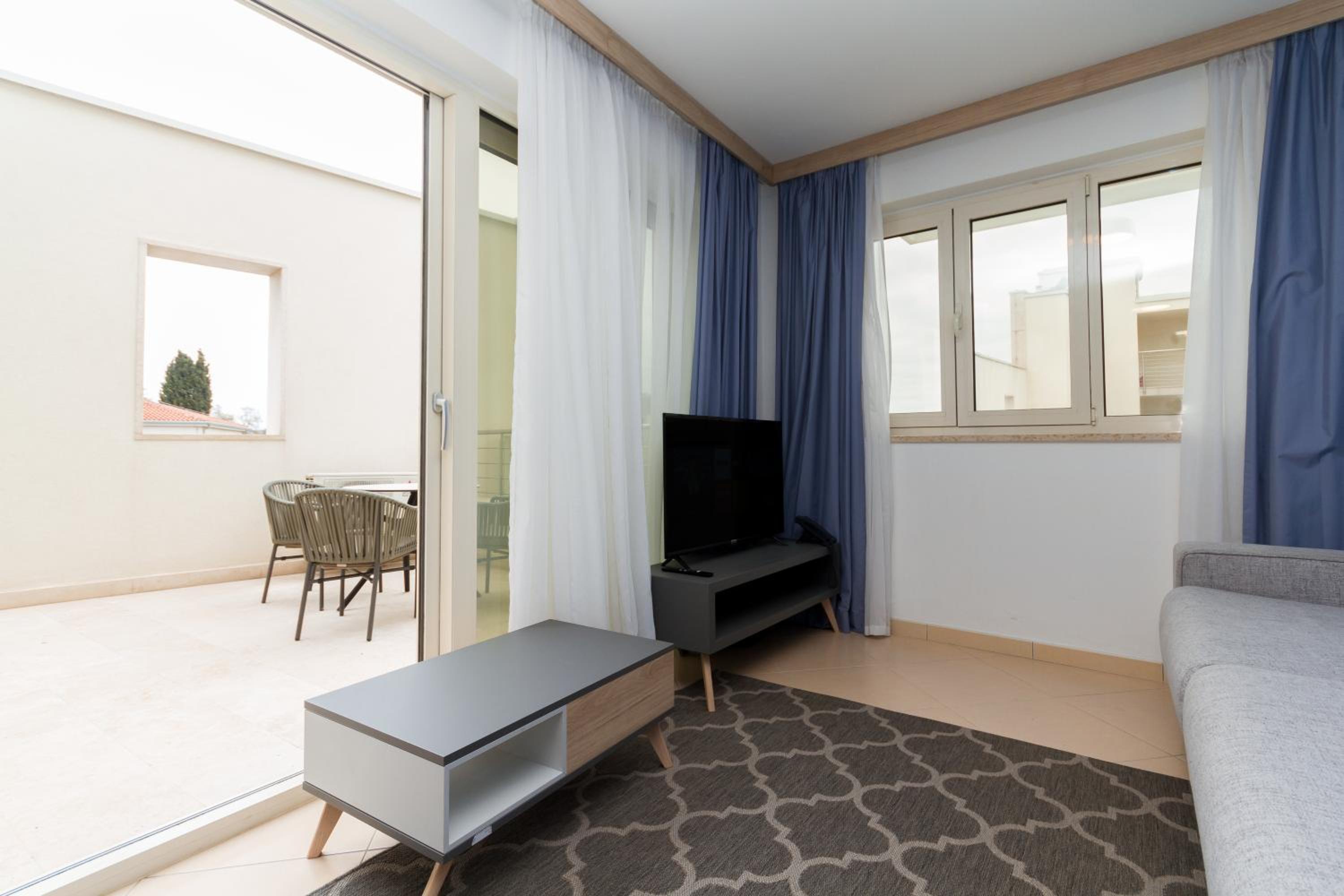 Garden Palace - Apartment Sembid with Terrace