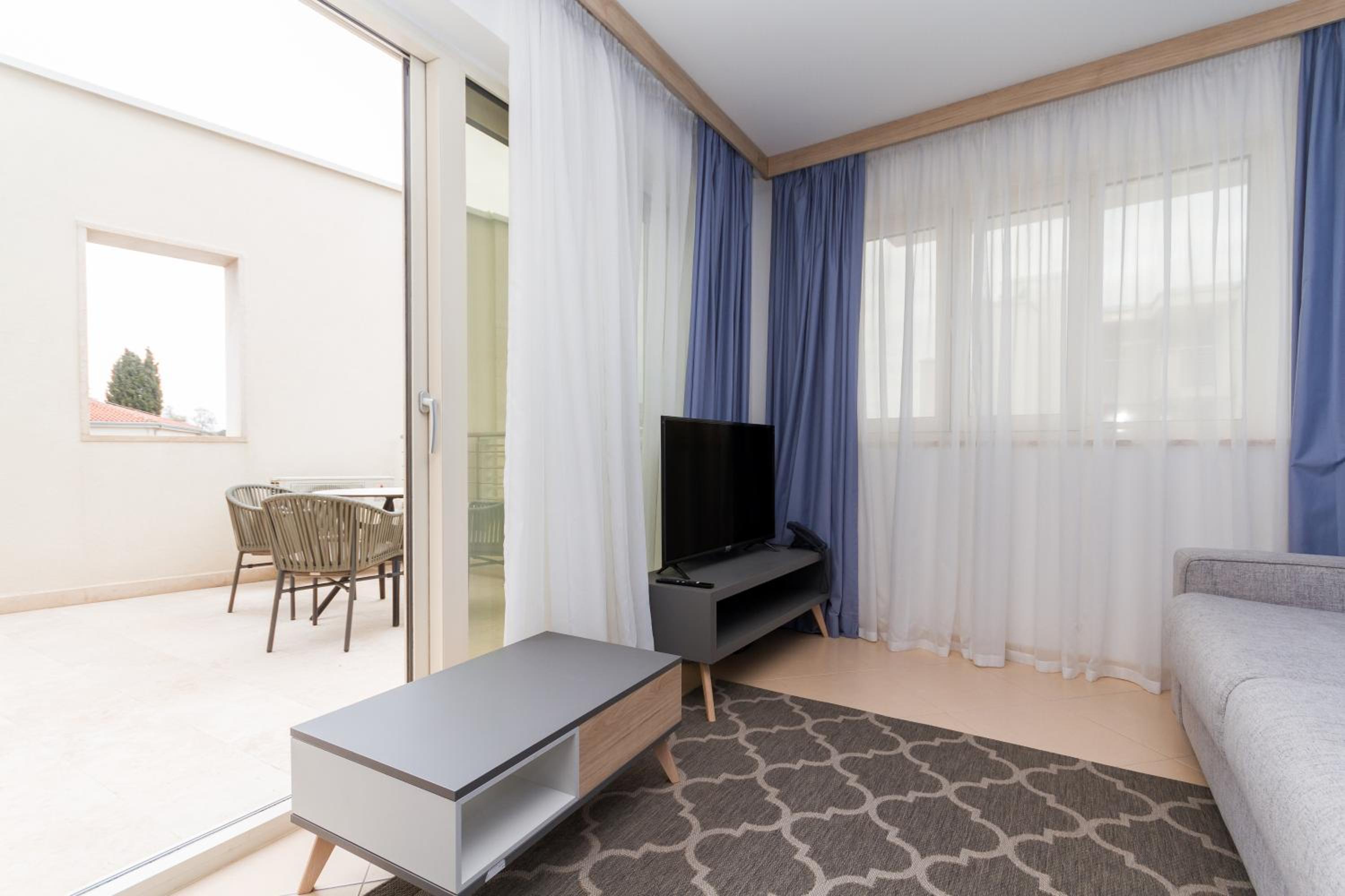 Garden Palace - Apartment Sembid with Terrace