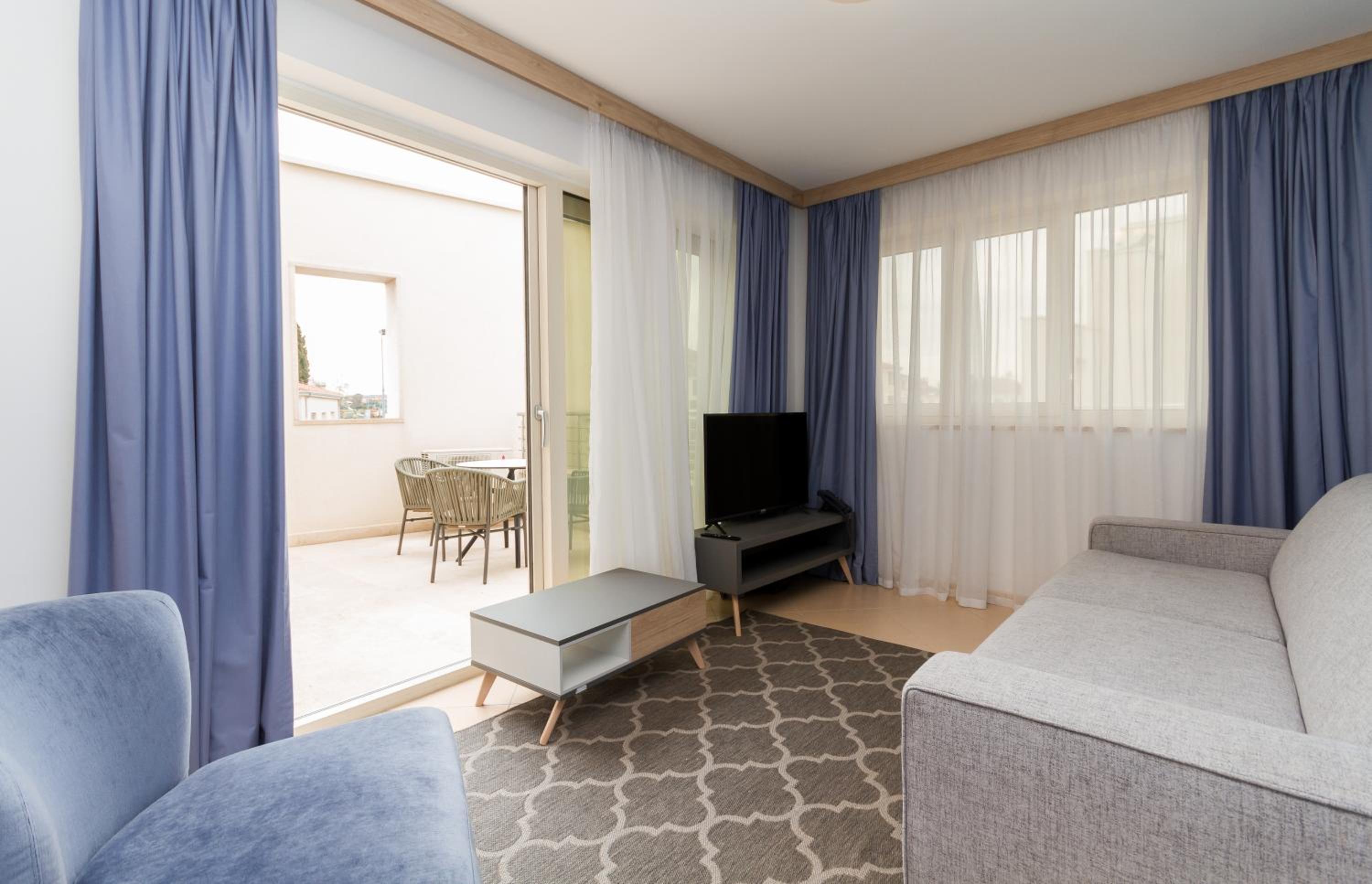 Garden Palace - Apartment Sembid with Terrace