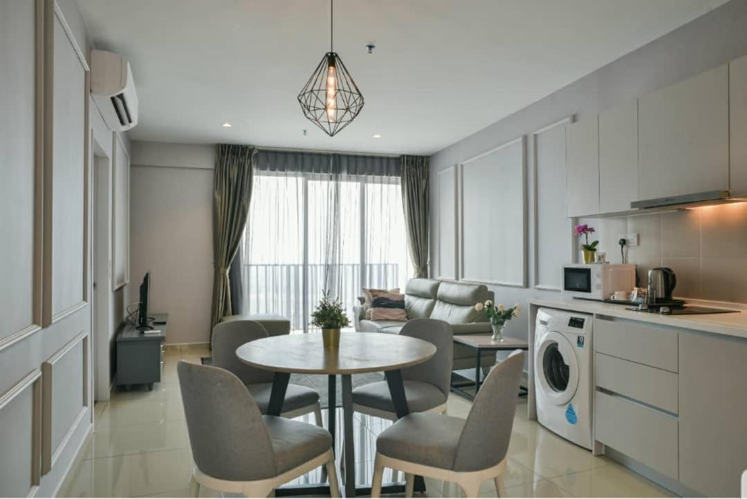 Q Suite at i-City 2Br FREE PARKING WIFI NETFLIX photo 6