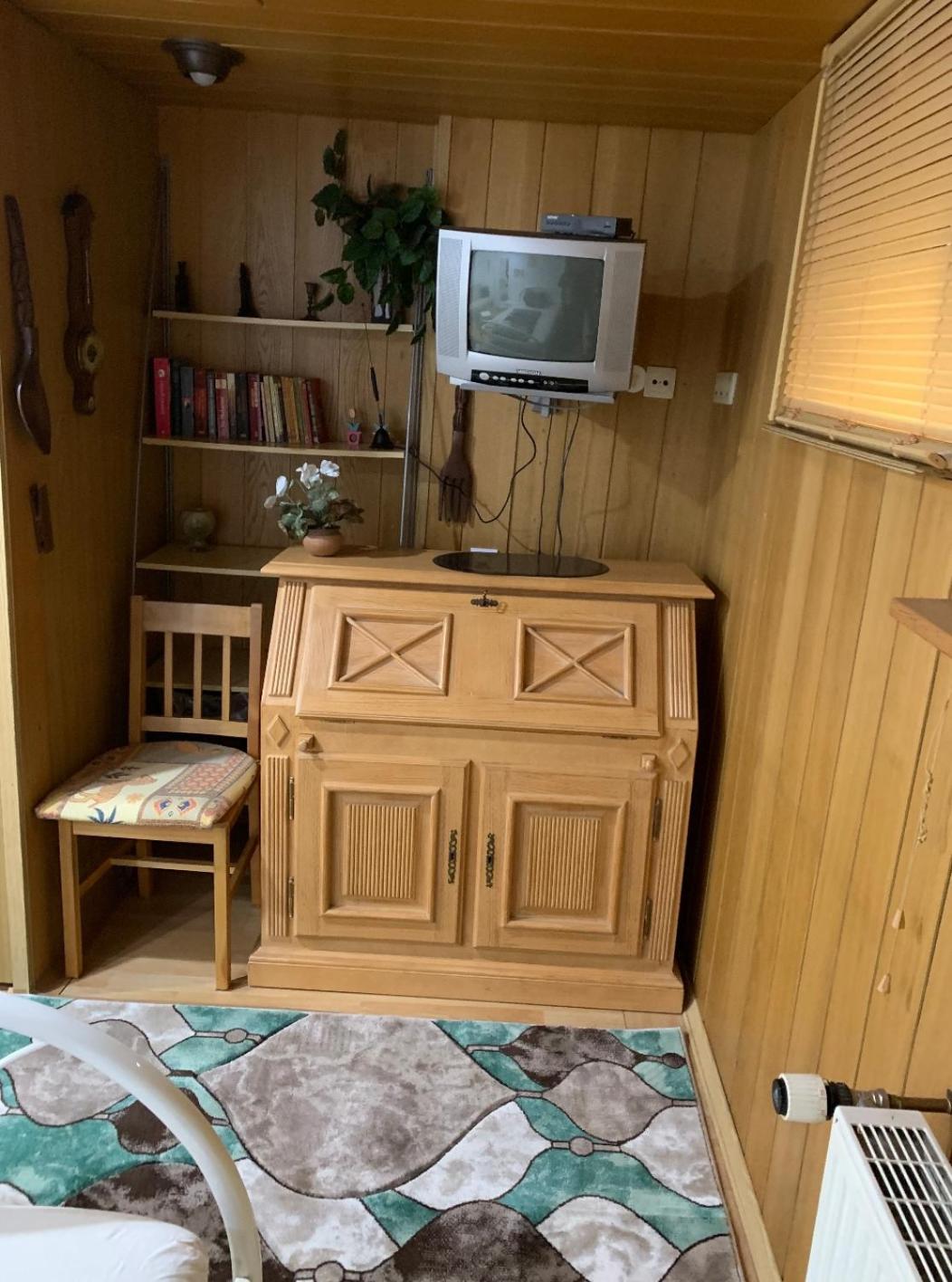 Schönes Doppelbettzimmer im Untergeschoss inkl Parkplatz nach Verfügbarkeit