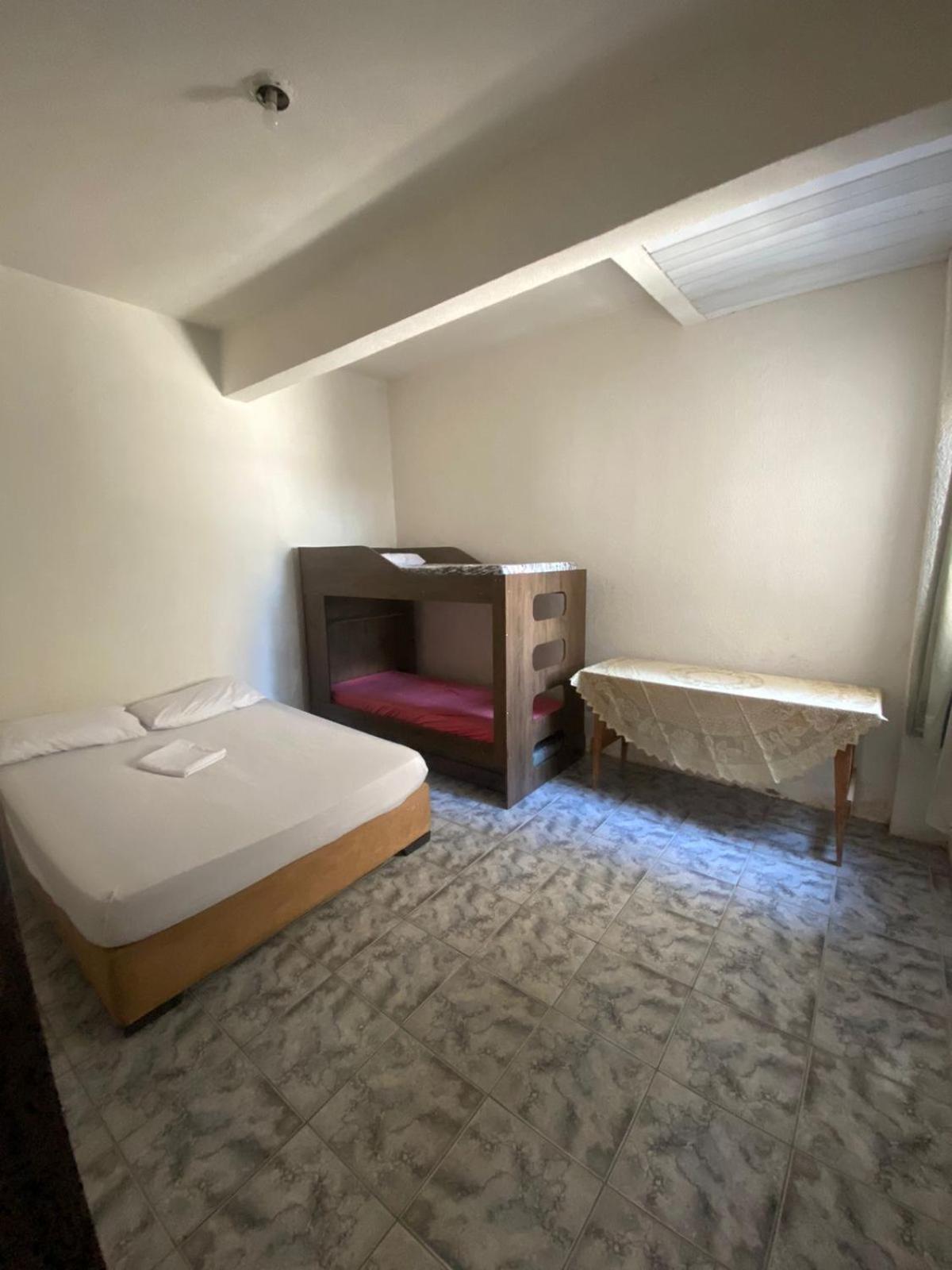 Apartamento Inteiro Central 2 Quartos e Kitnet Inteira 01 quarto