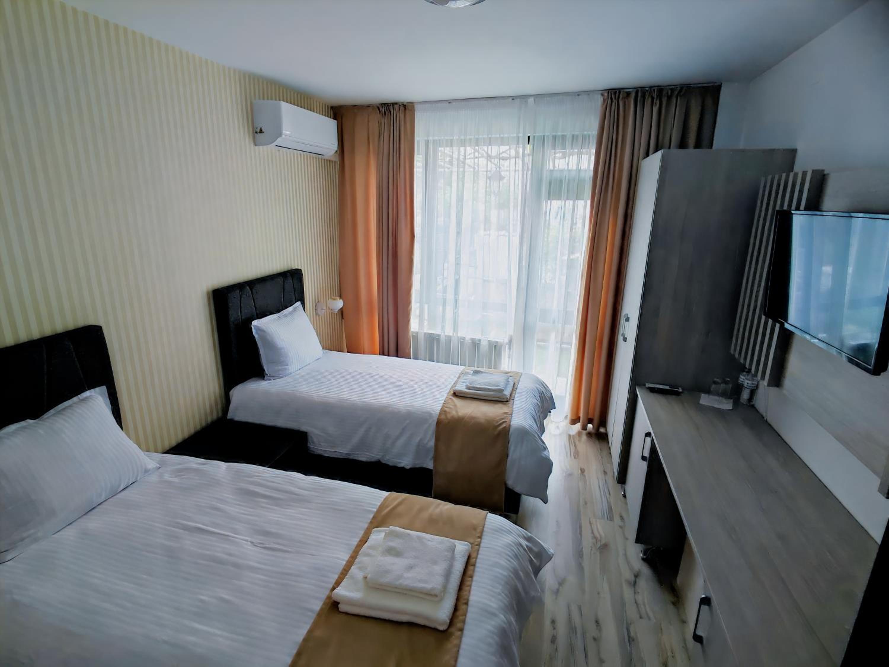 HOTEL GOLDEN CITY