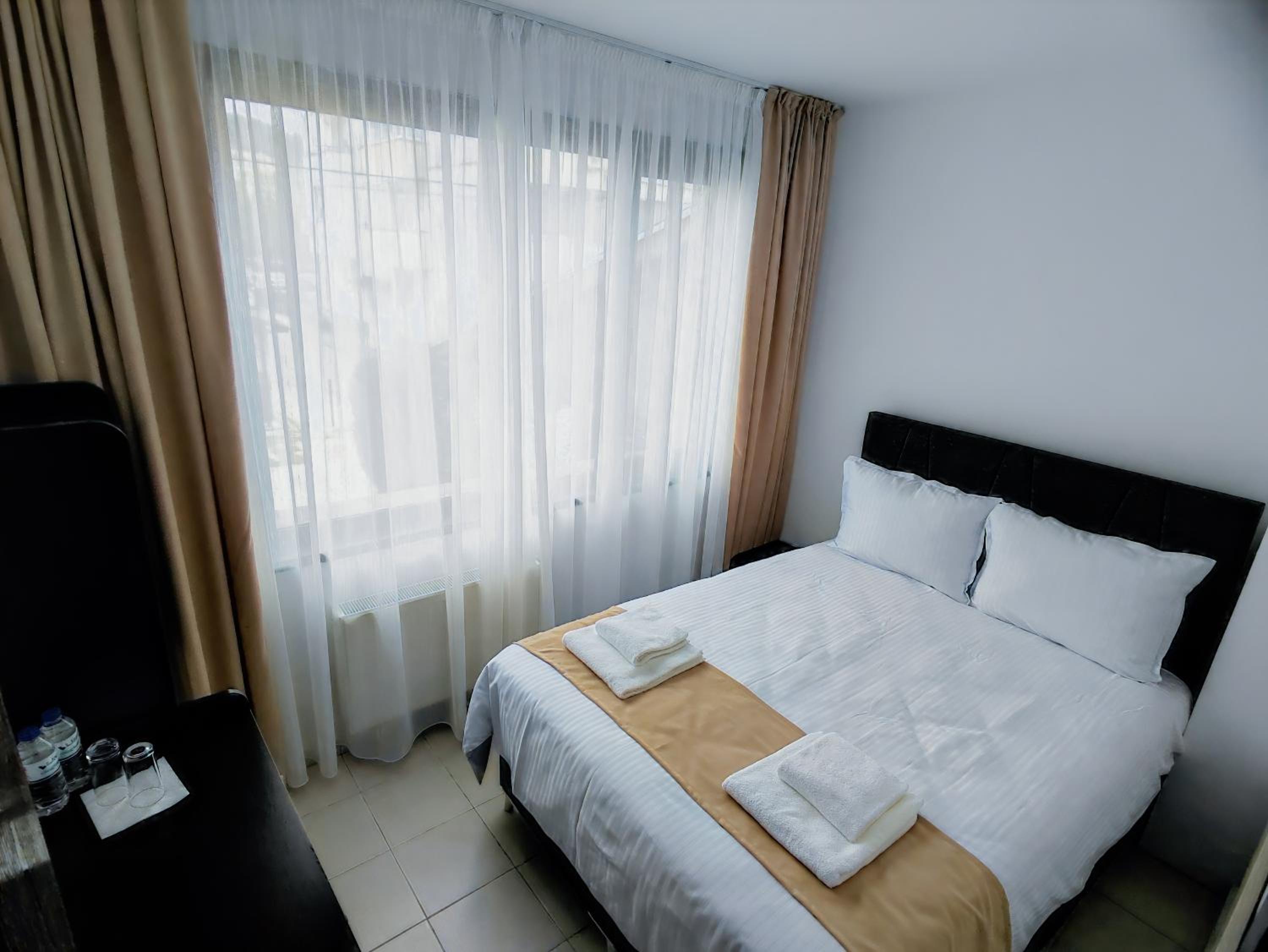 HOTEL GOLDEN CITY