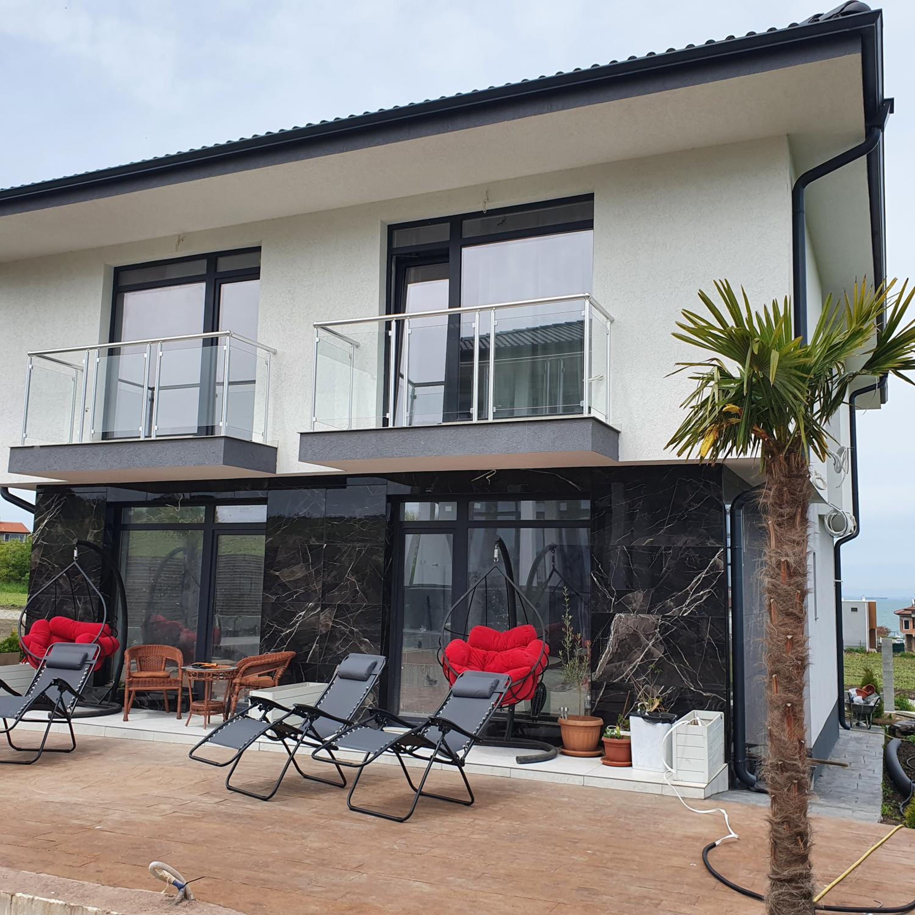 Captain Niko Apartments