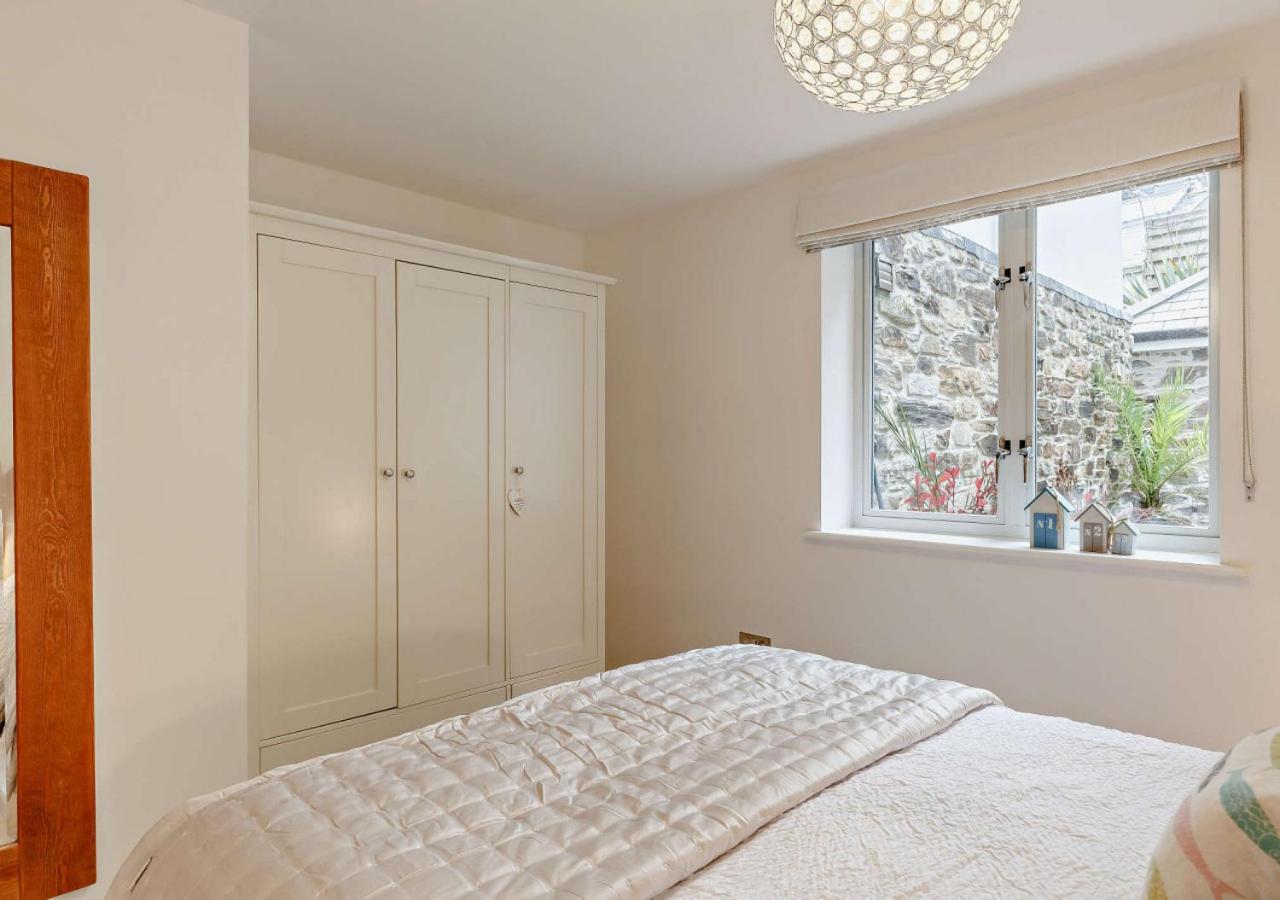 1 Bed in Fowey oc-saila view 4