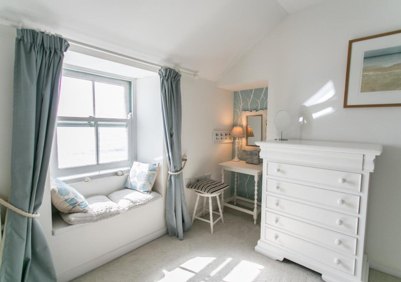 4 Bed in Porthleven oc-samcot