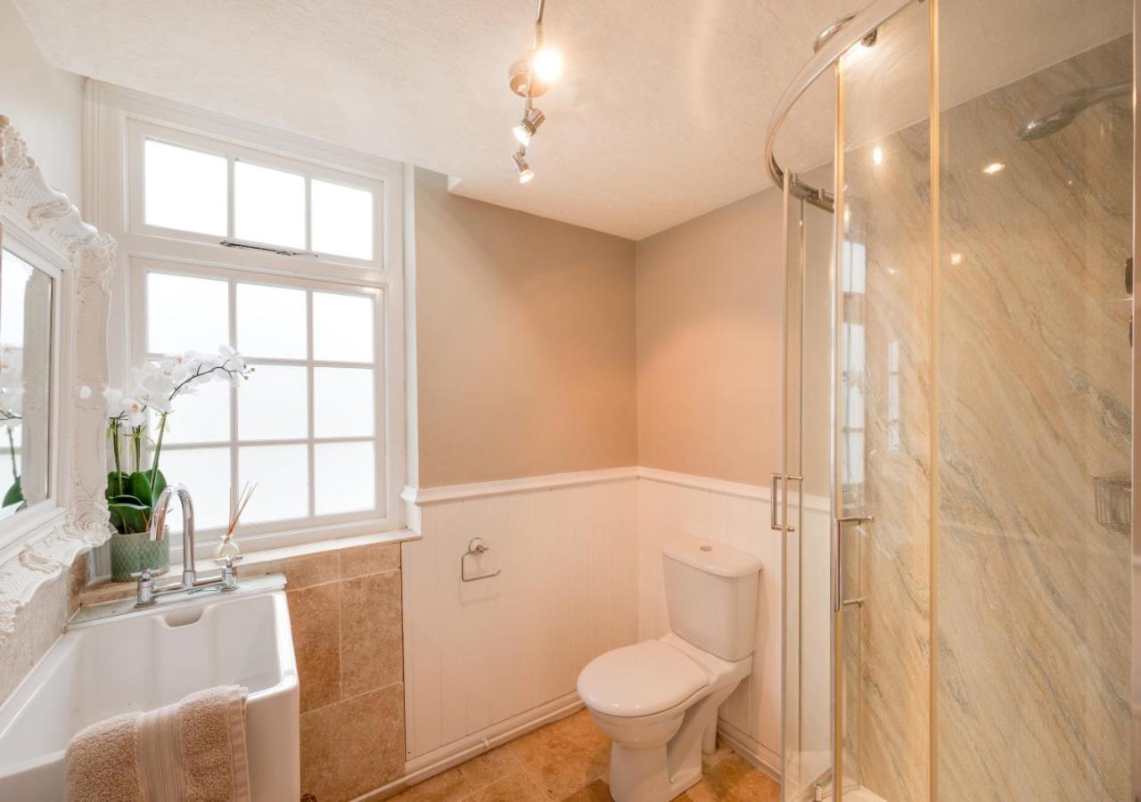 4 Bed in Scarborough oc-sa870 view 2