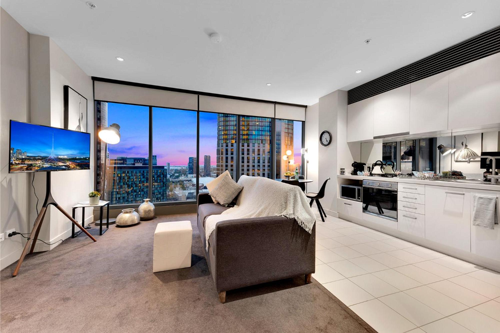 Opulent Level 25 Condo with Breathtaking Views