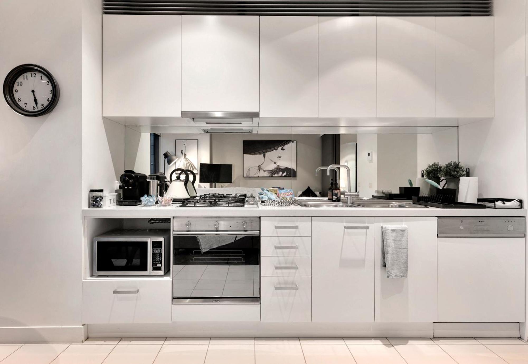 Opulent Level 25 Condo with Breathtaking Views
