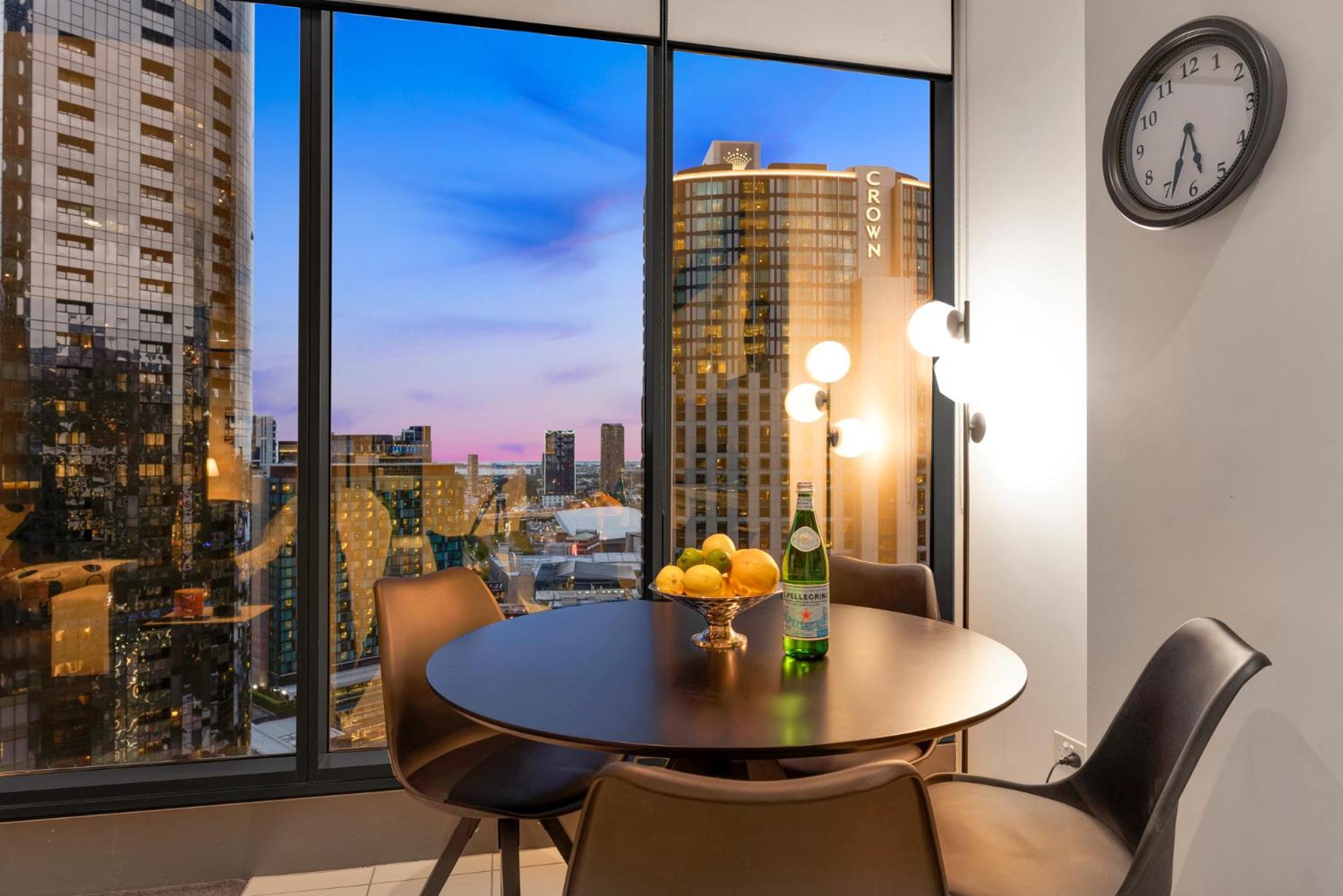 Opulent Level 25 Condo with Breathtaking Views