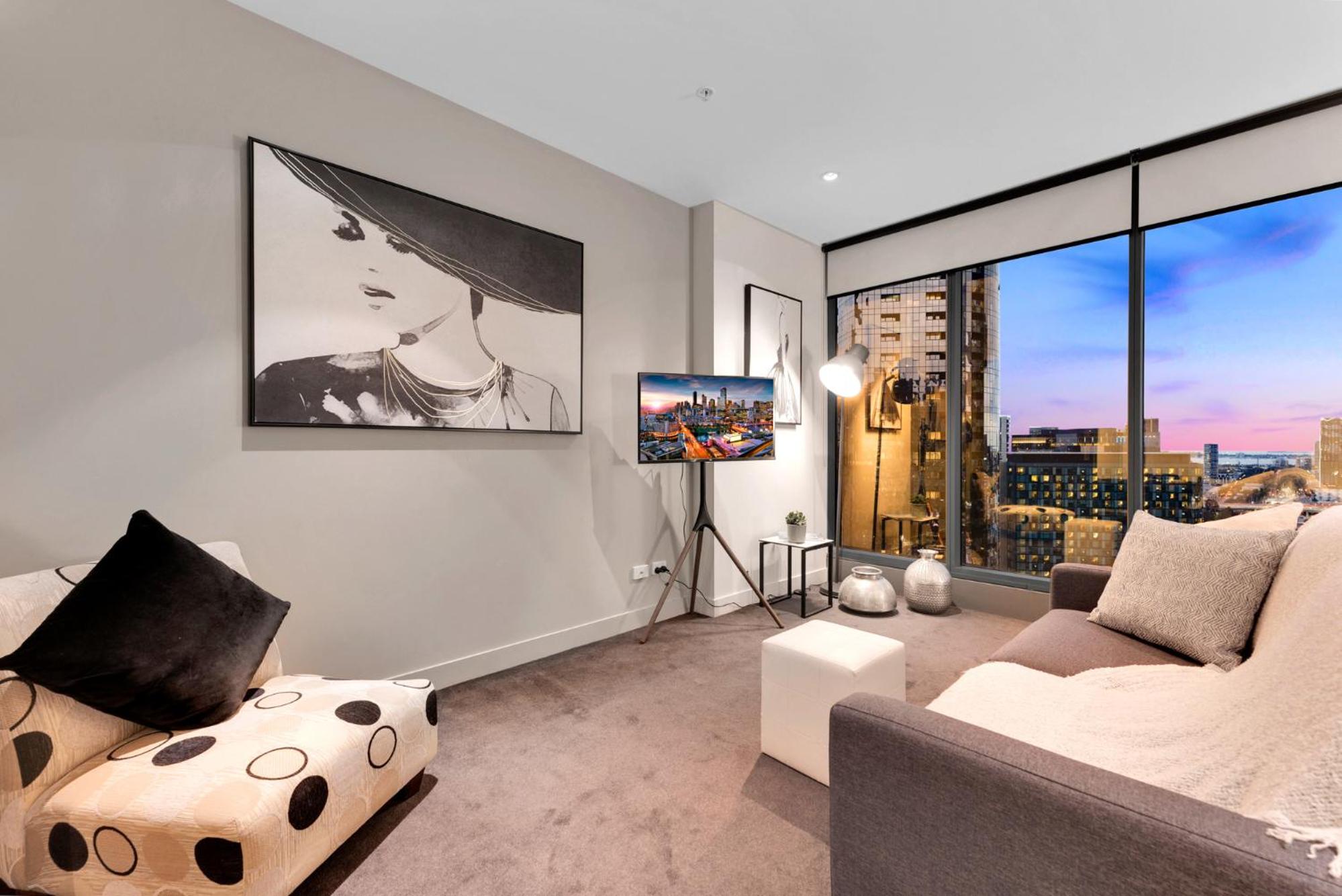 Opulent Level 25 Condo with Breathtaking Views