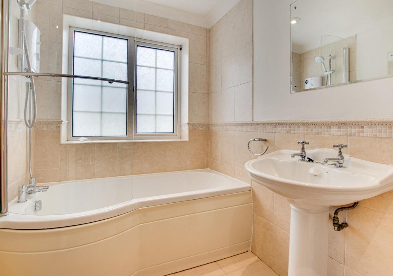 4 Bed in Sleights oc-wa308