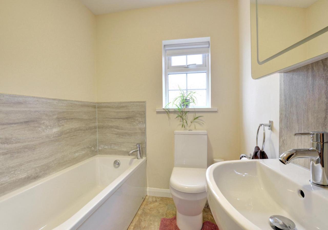 3 Bed in Whitby oc-w018